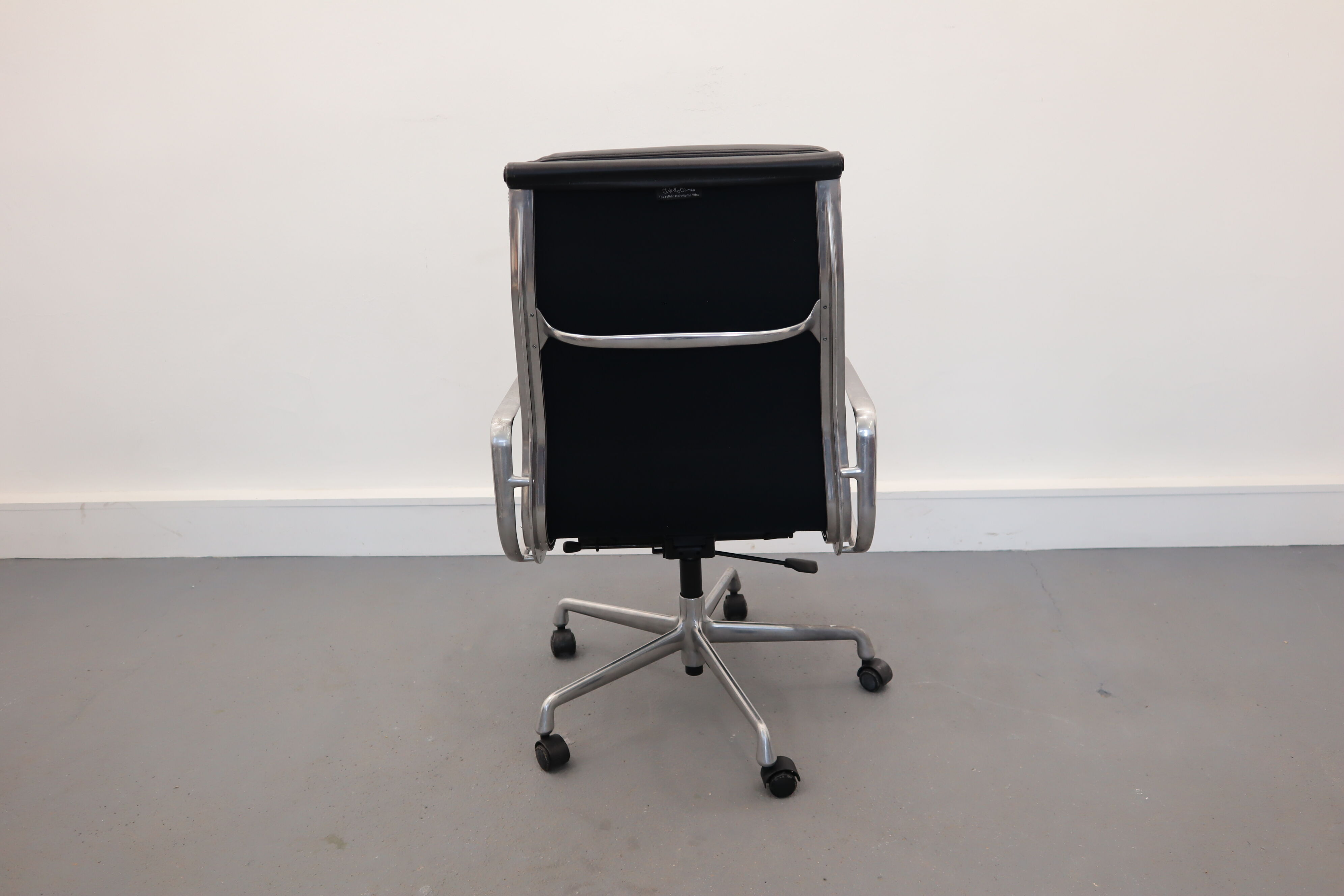 EA 219 swivel armchair by Charles & Ray Eames for Vitra, 1978