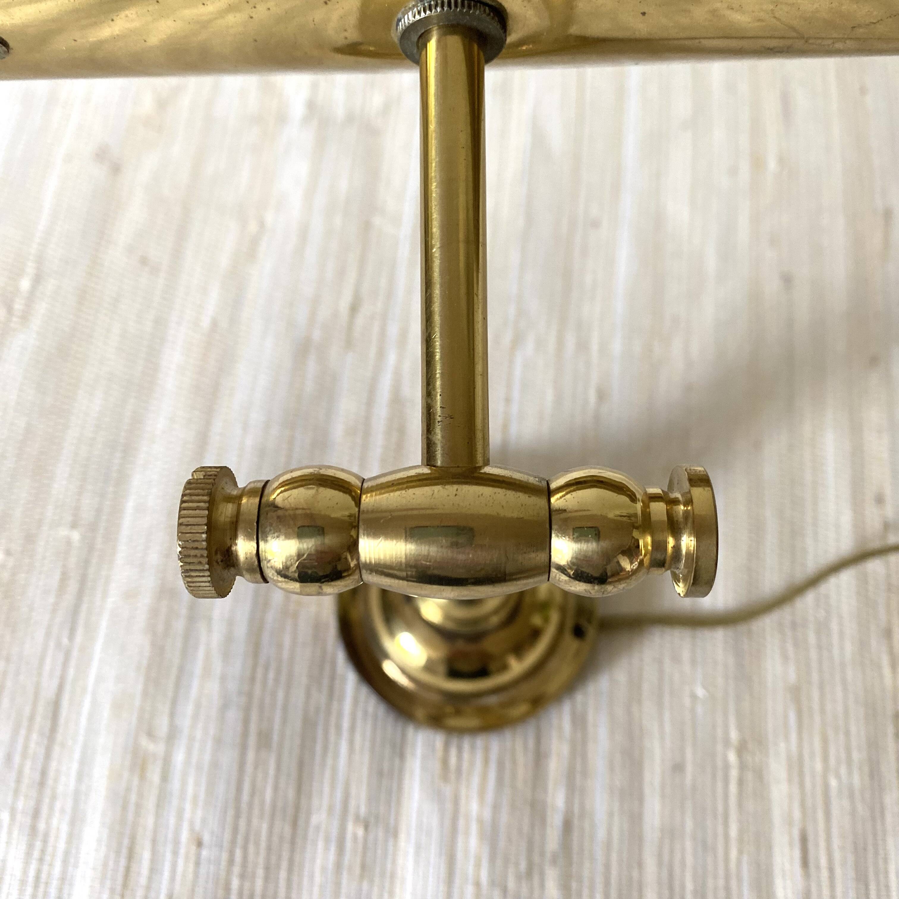 Wall light for brass picture lighting