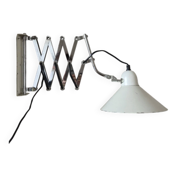 Wall lamp scissors