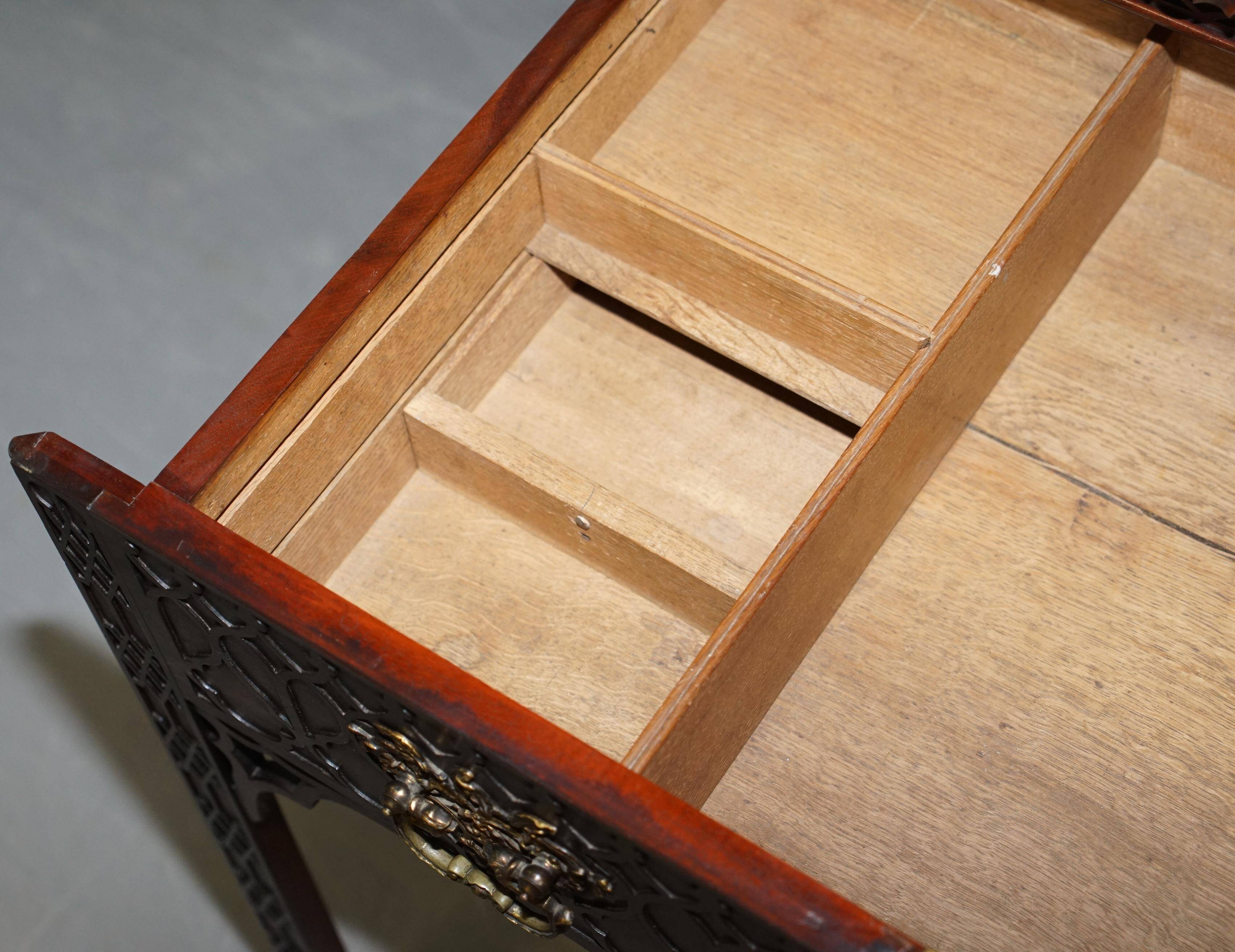 Bureau de travail d'architecte en bois dur George III Thomas Chippendale