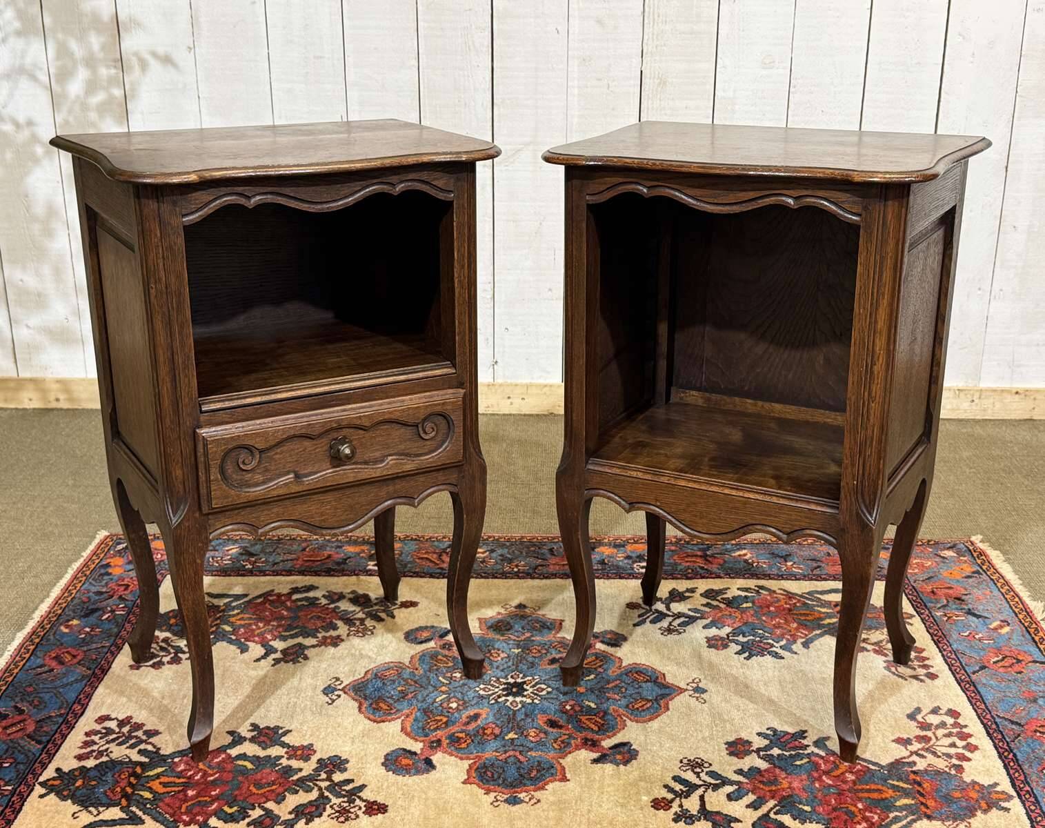 Pair of oak bedside tables in Louis XV style from the 1950s.