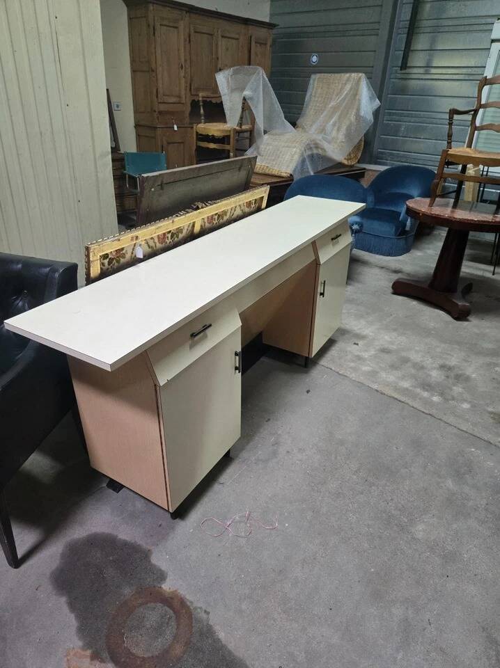 Modernist desk in formica, work from the 1950s.