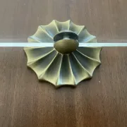 Étagère en lucite et laiton vintage avec ses patères