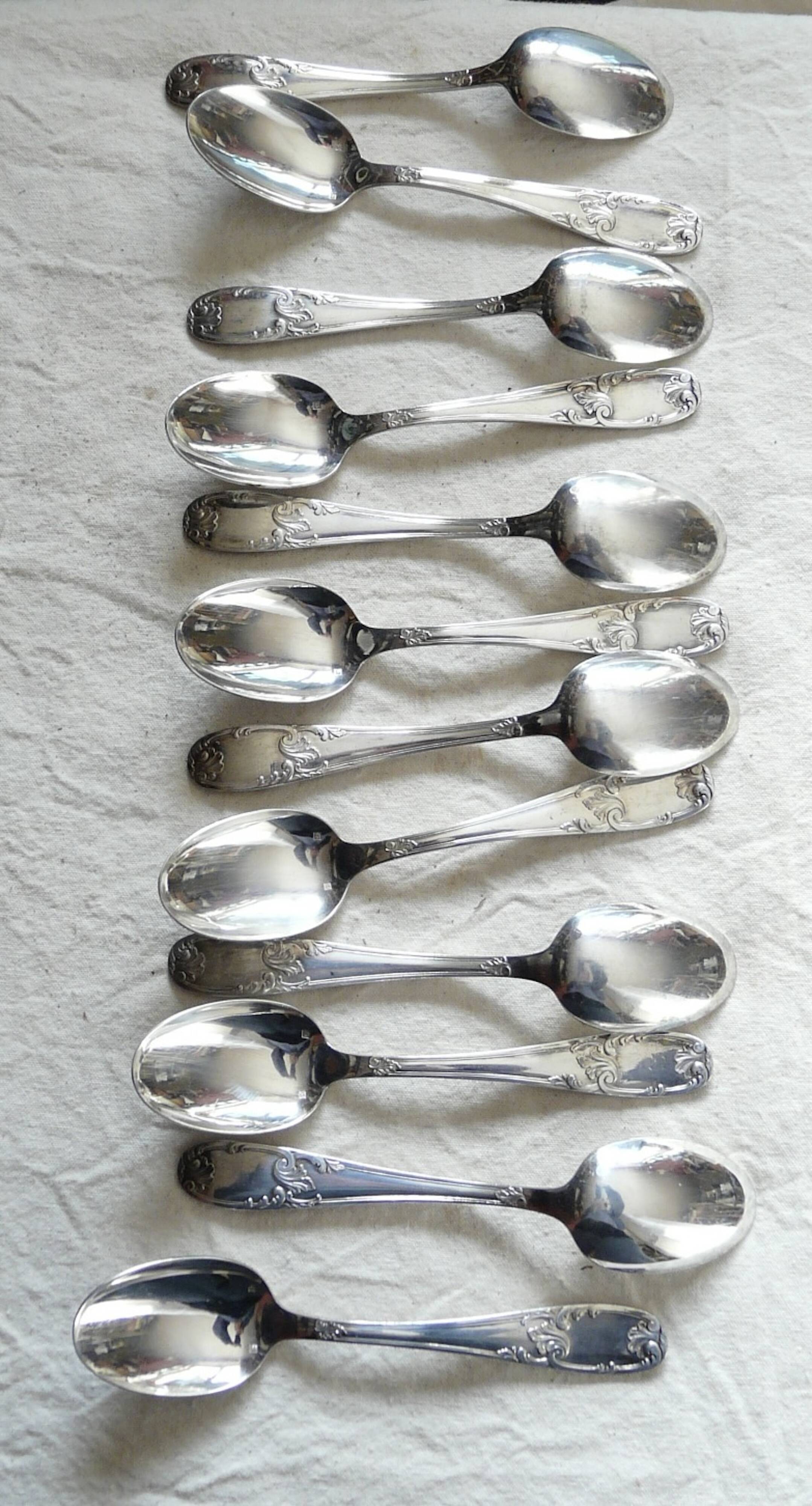 Service of 12 small silver-plated cutlery spoons