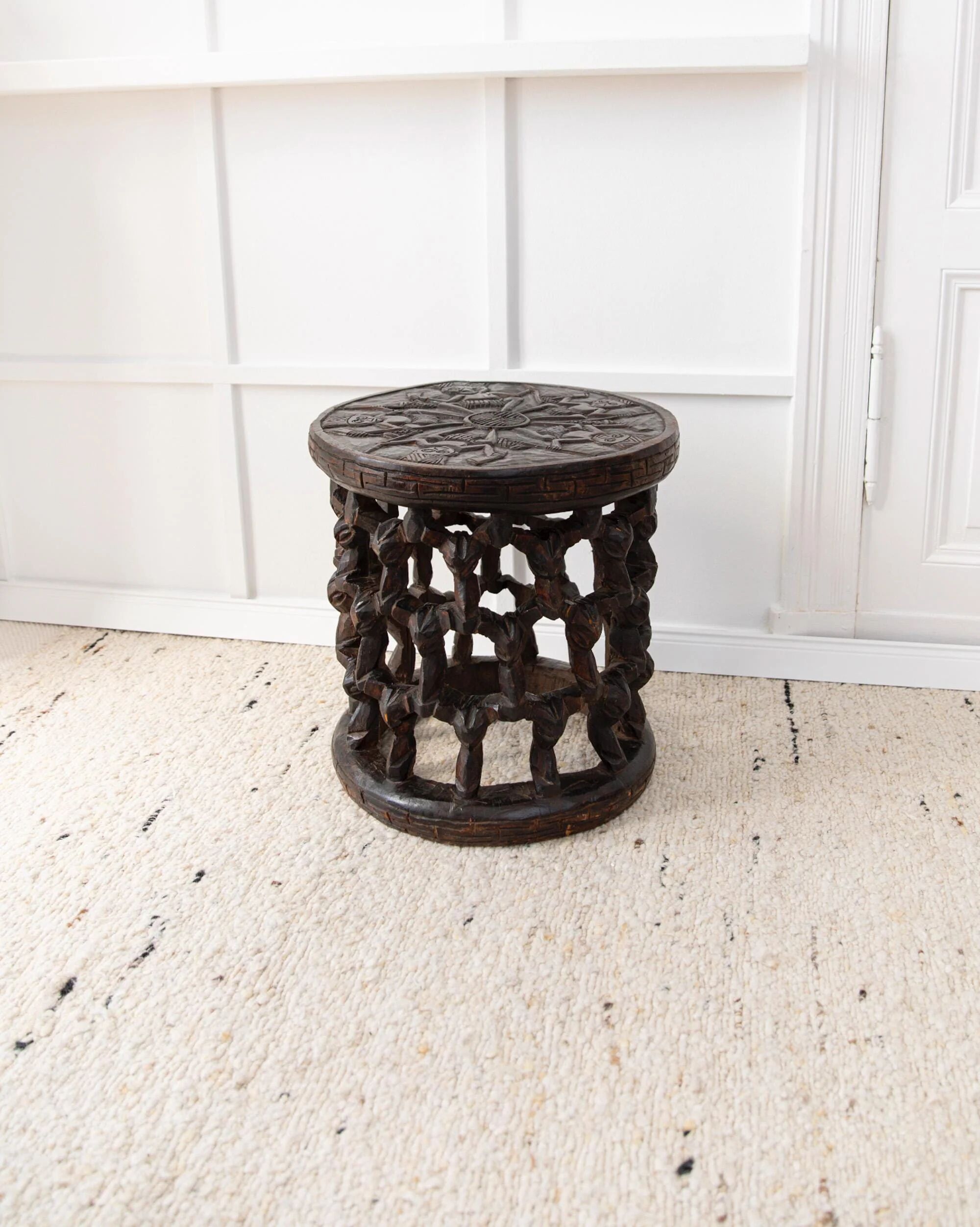 Vintage Bamileke stool from the 1950s - hand-carved table from Cameroon - African art - handmade, bohemian furniture, gift idea