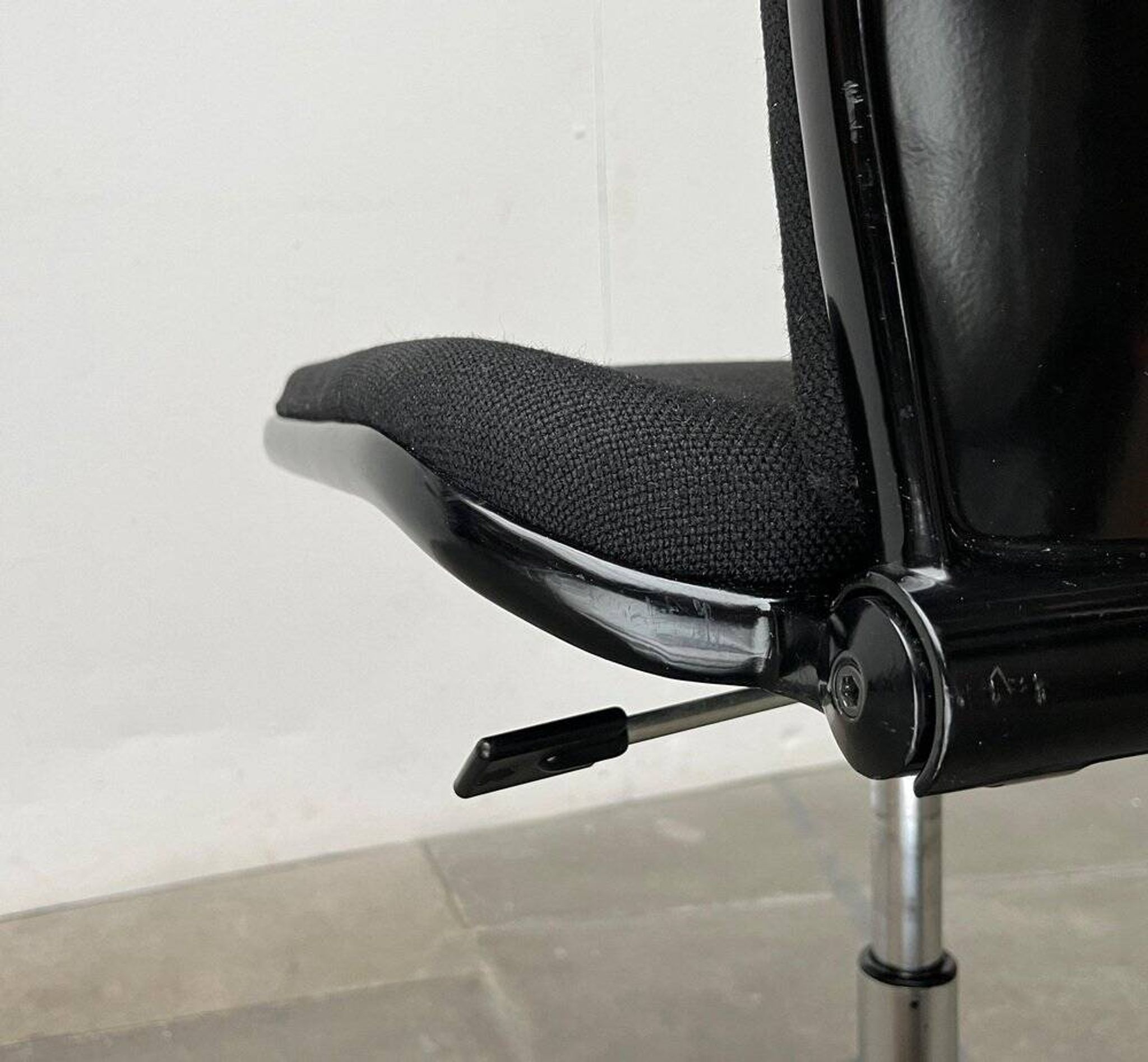 Vintage swivel office chair Supporto Series by Frederick Scott for Hille, 1970s