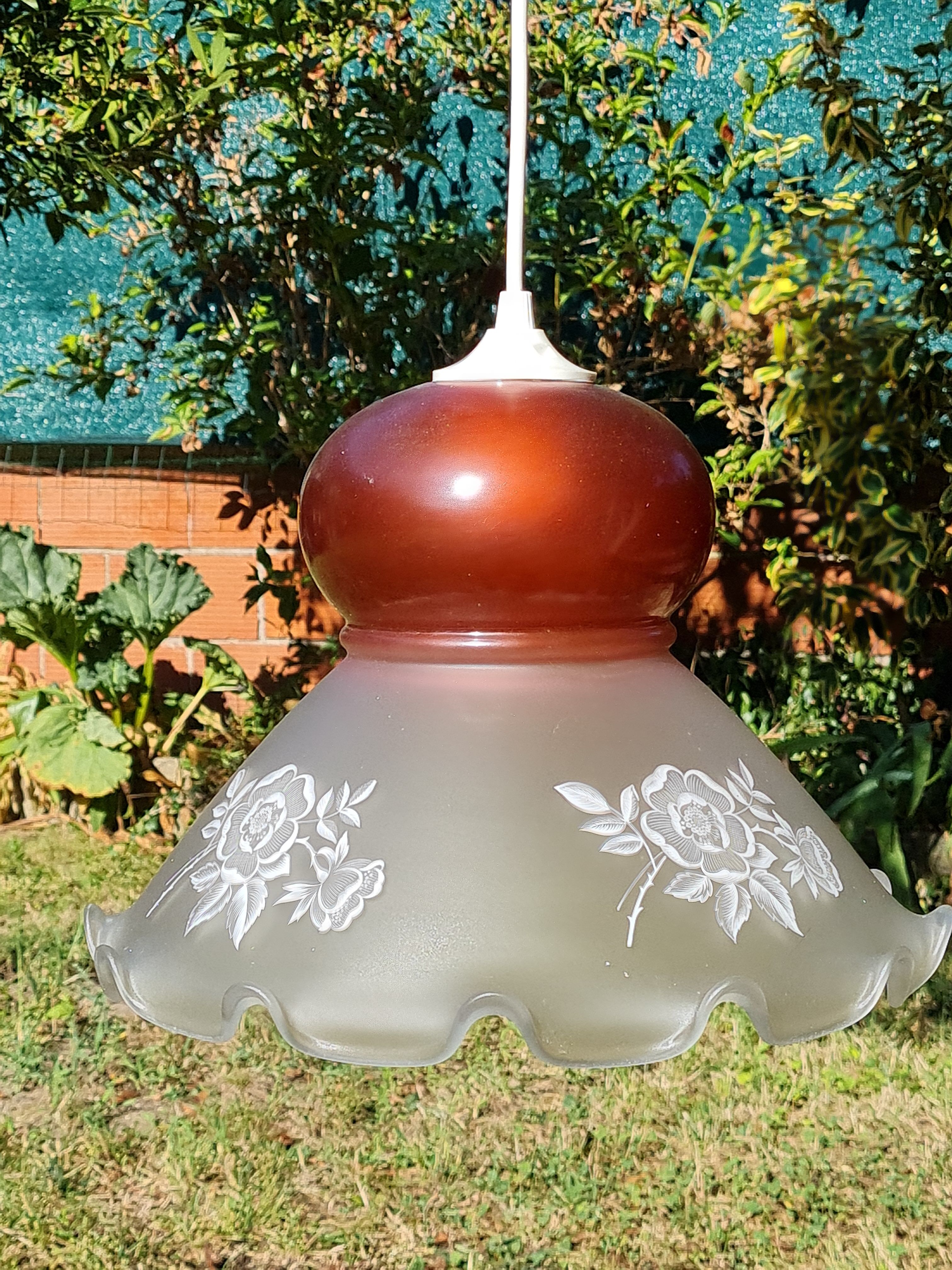 Vintage frosted glass suspension