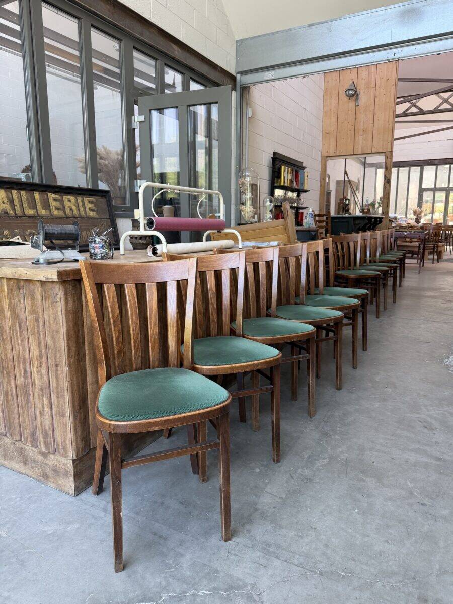Suite de 14 chaises de bistrot