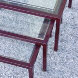 Tables gigognes en métal laqué bordeaux et laiton, France 1950s
