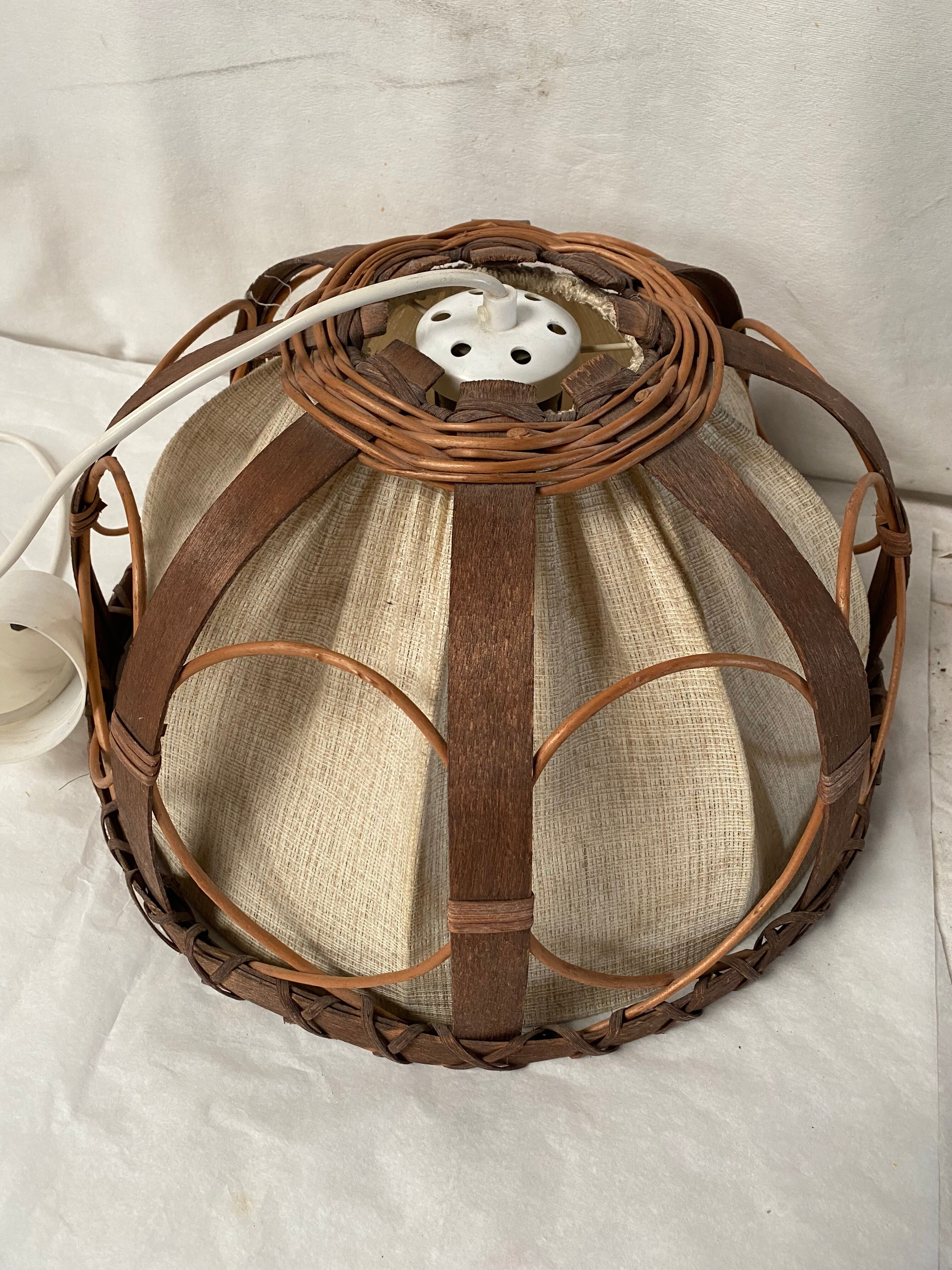 Vintage suspension lamp in rattan and linen