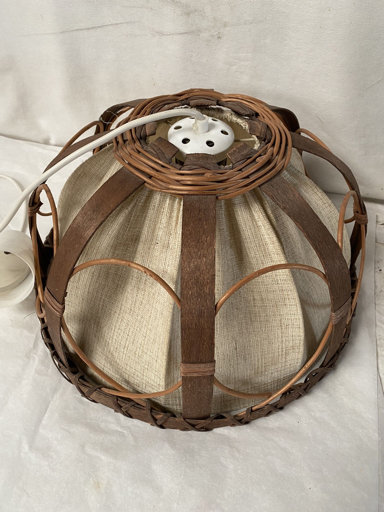 Suspension vintage en rotin et lin