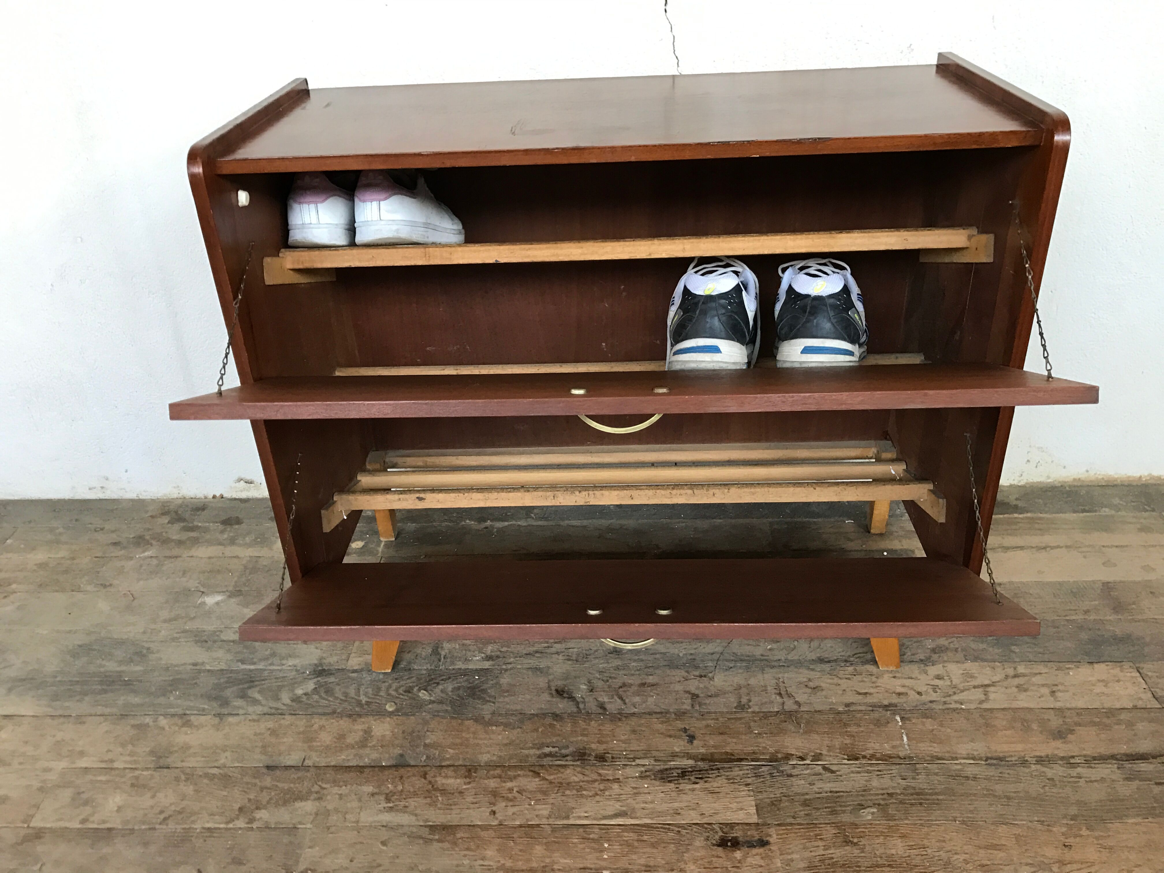Furniture shoe bi color from the 1950s to feet compass