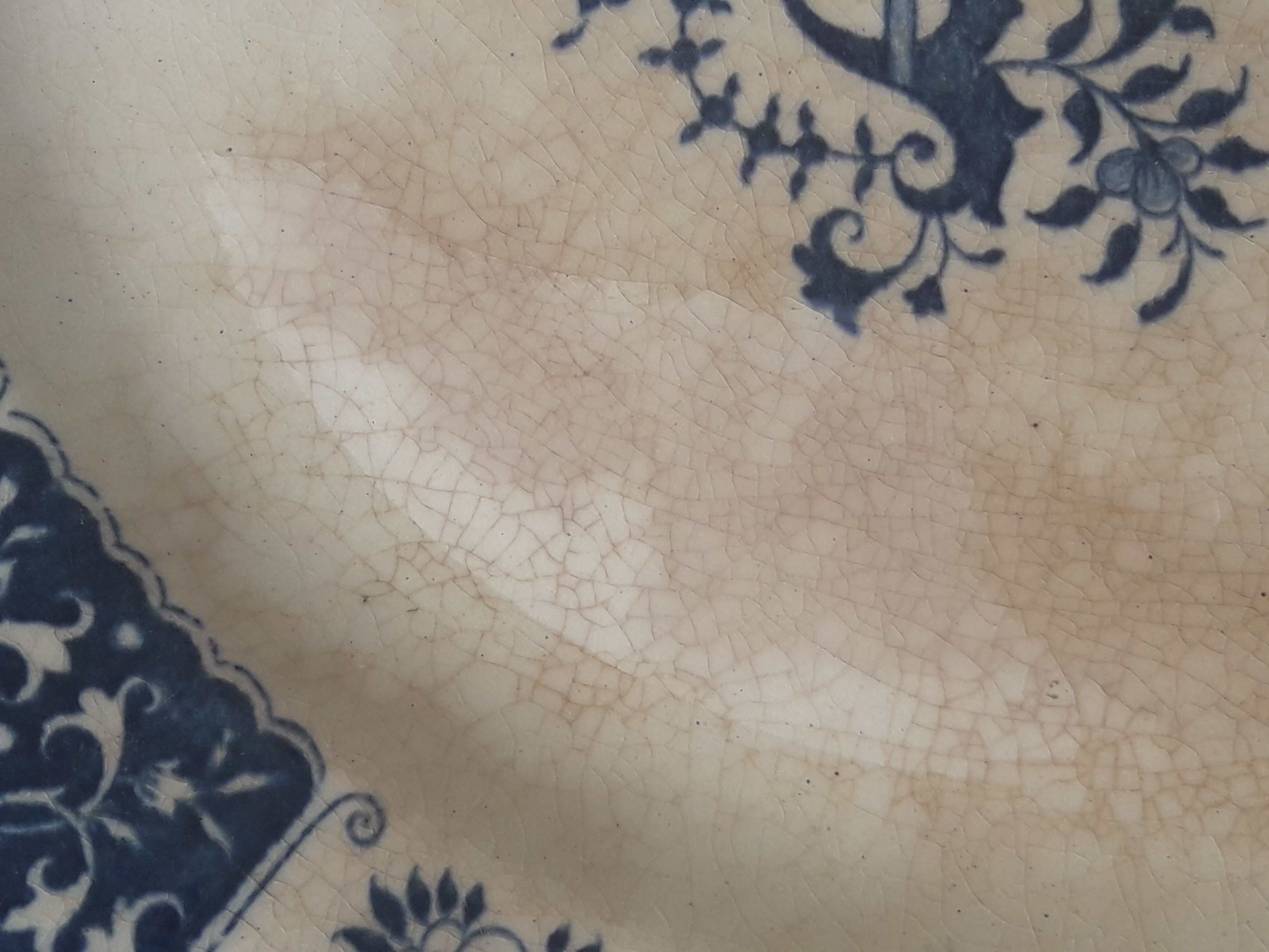 Ancient plate in porcelain earthenware crystals the large deposit E Bourgeois