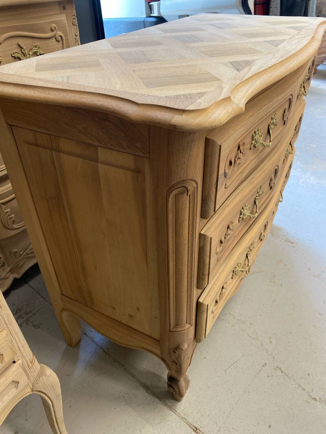 Louis XV chest of drawers in raw wood
