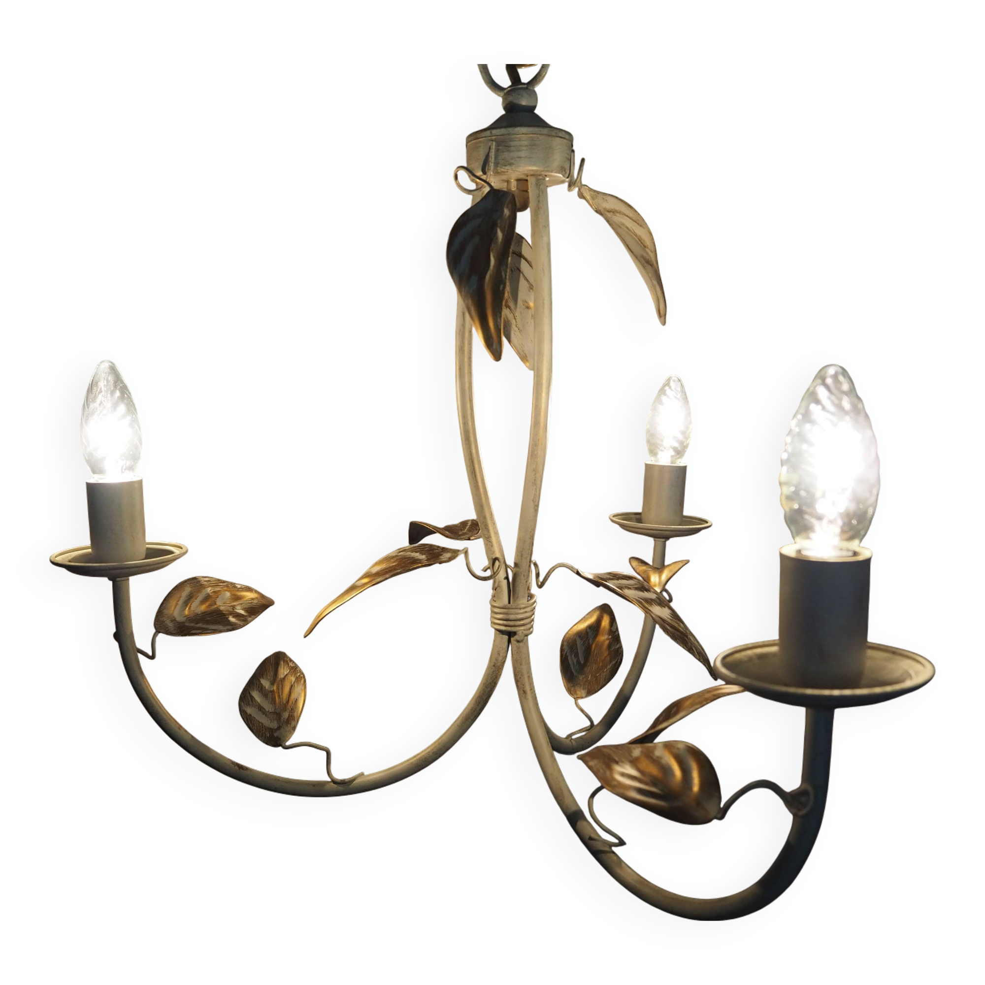 3-light pendant light in off-white color, gold edging and gold leaves