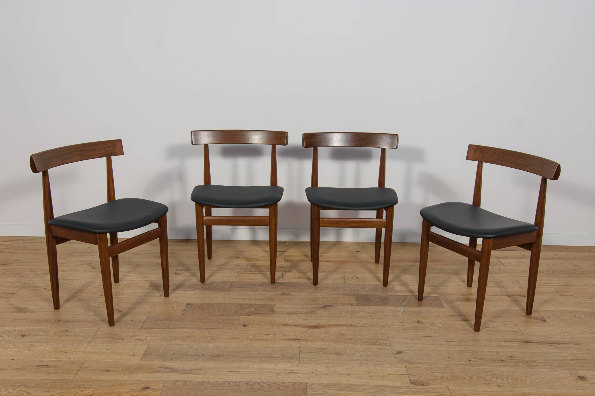 Mid-Century Teak Dining Table & Chairs by Hans Olsen for Frem Røjle.