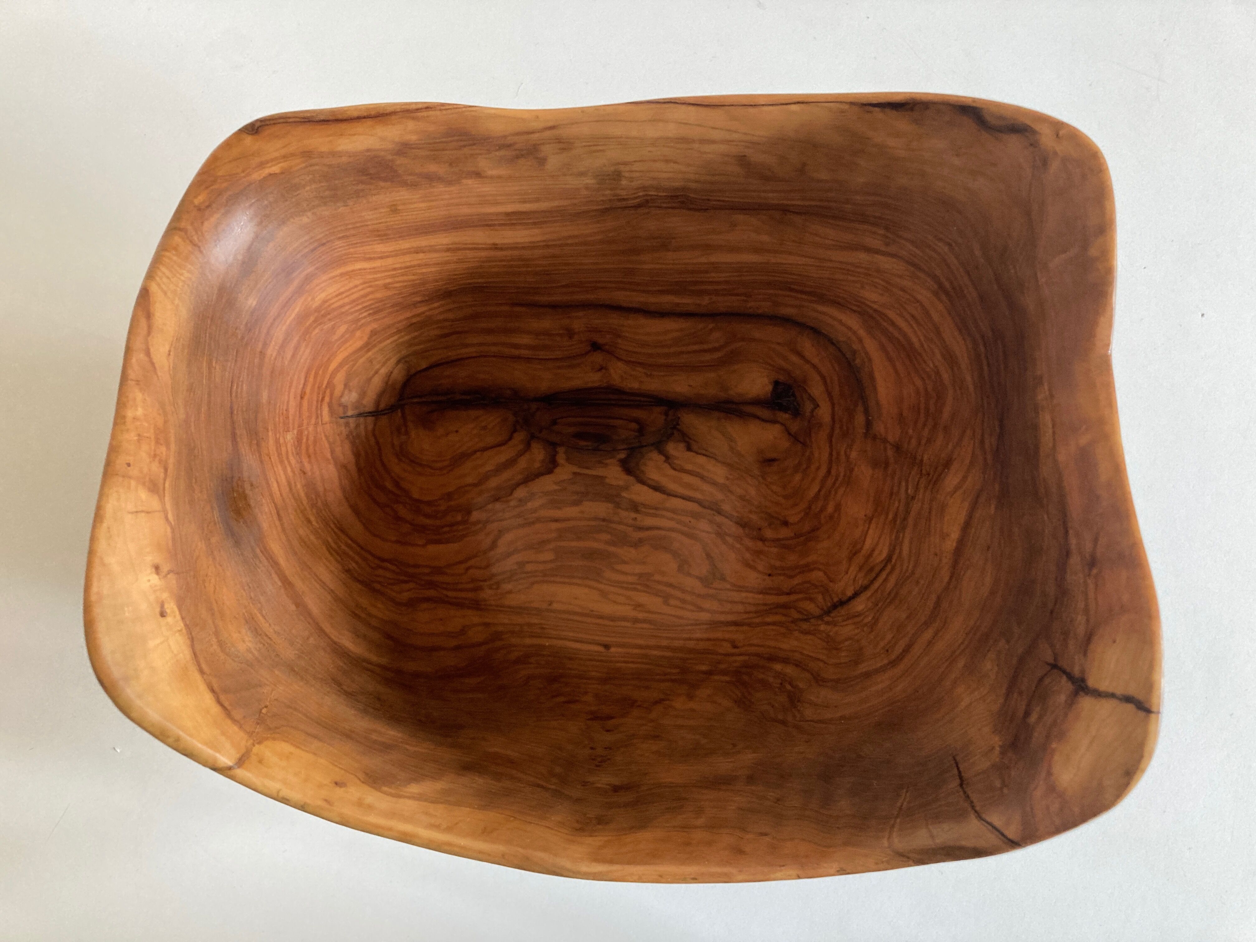 Saladier centre de table en bois d'olivier 1960 forme libre