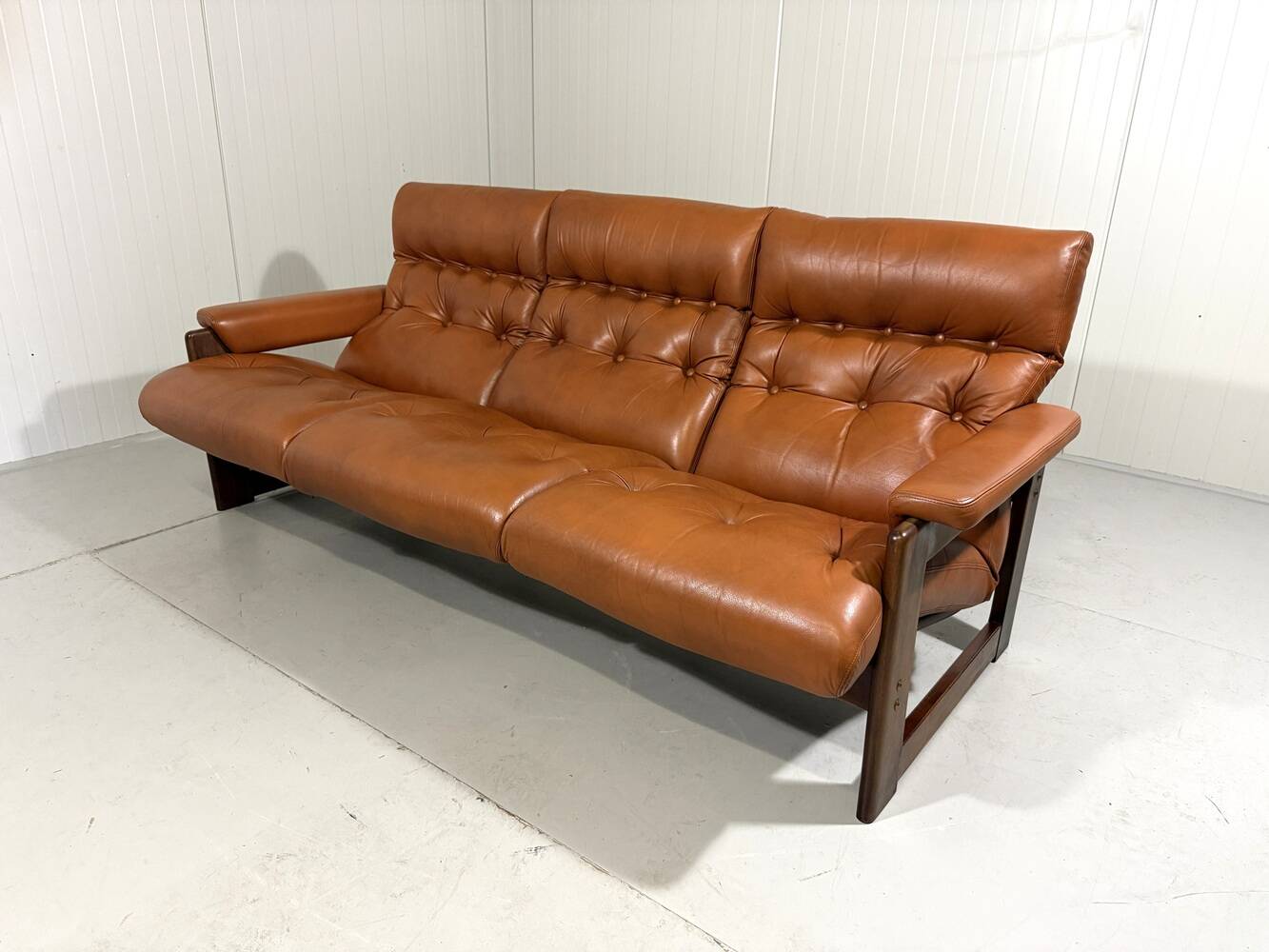 Rosewood and cognac leather canapé by Coja Culemborg, Netherlands, 1970s.