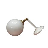 Applique murale inclinable globe opaline blanche