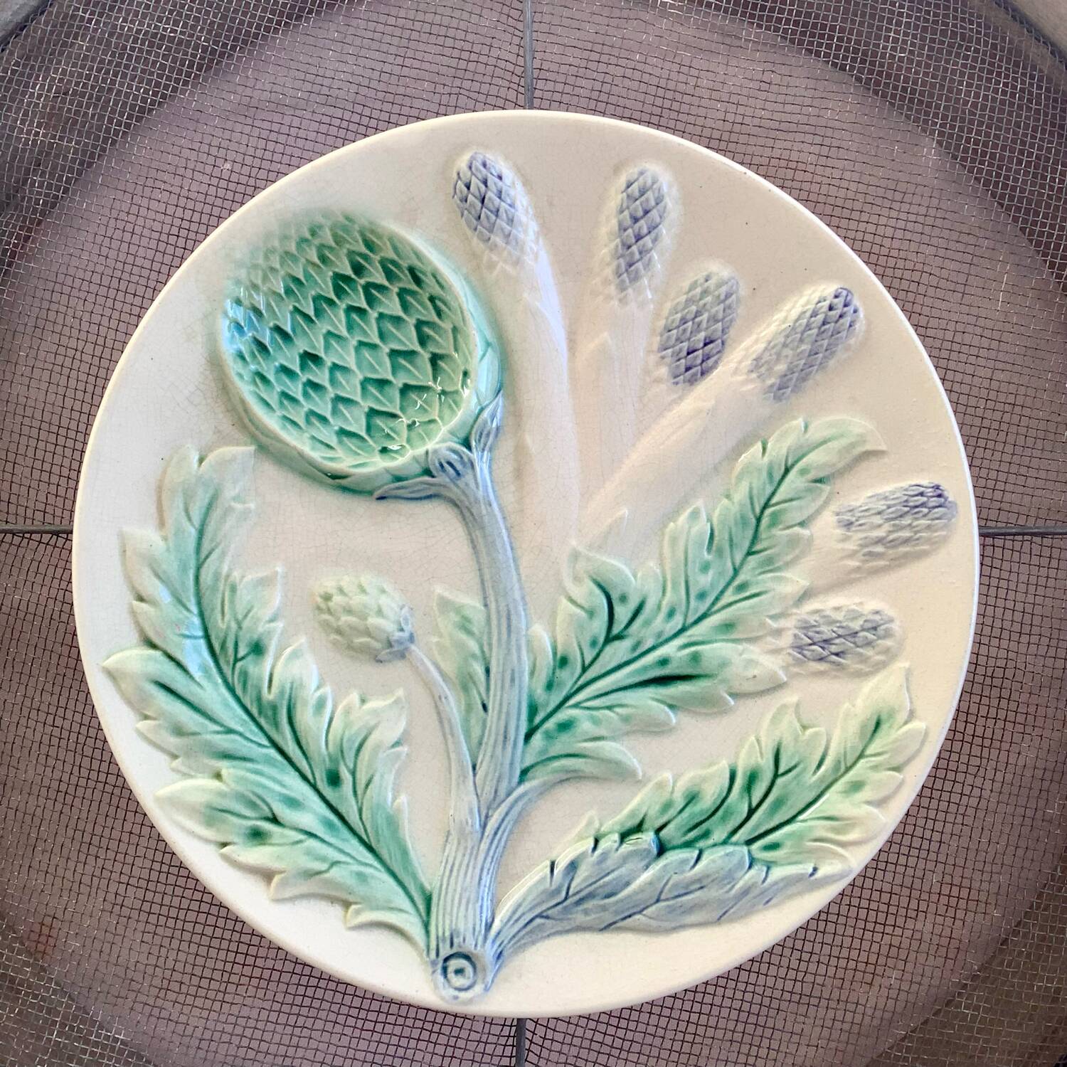 Plate of adparagus artichoke in barbotine