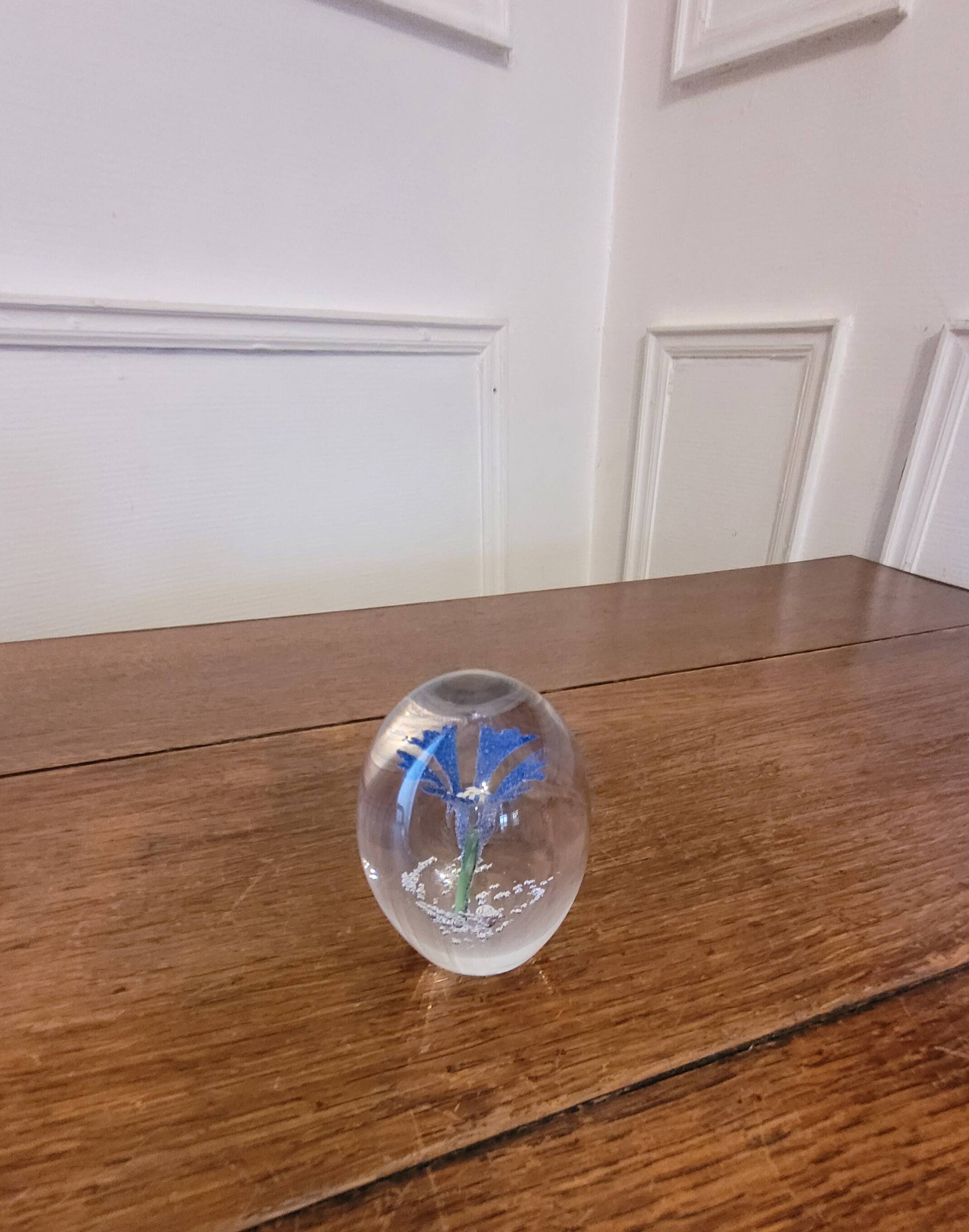 Paperweight in Daum France signed