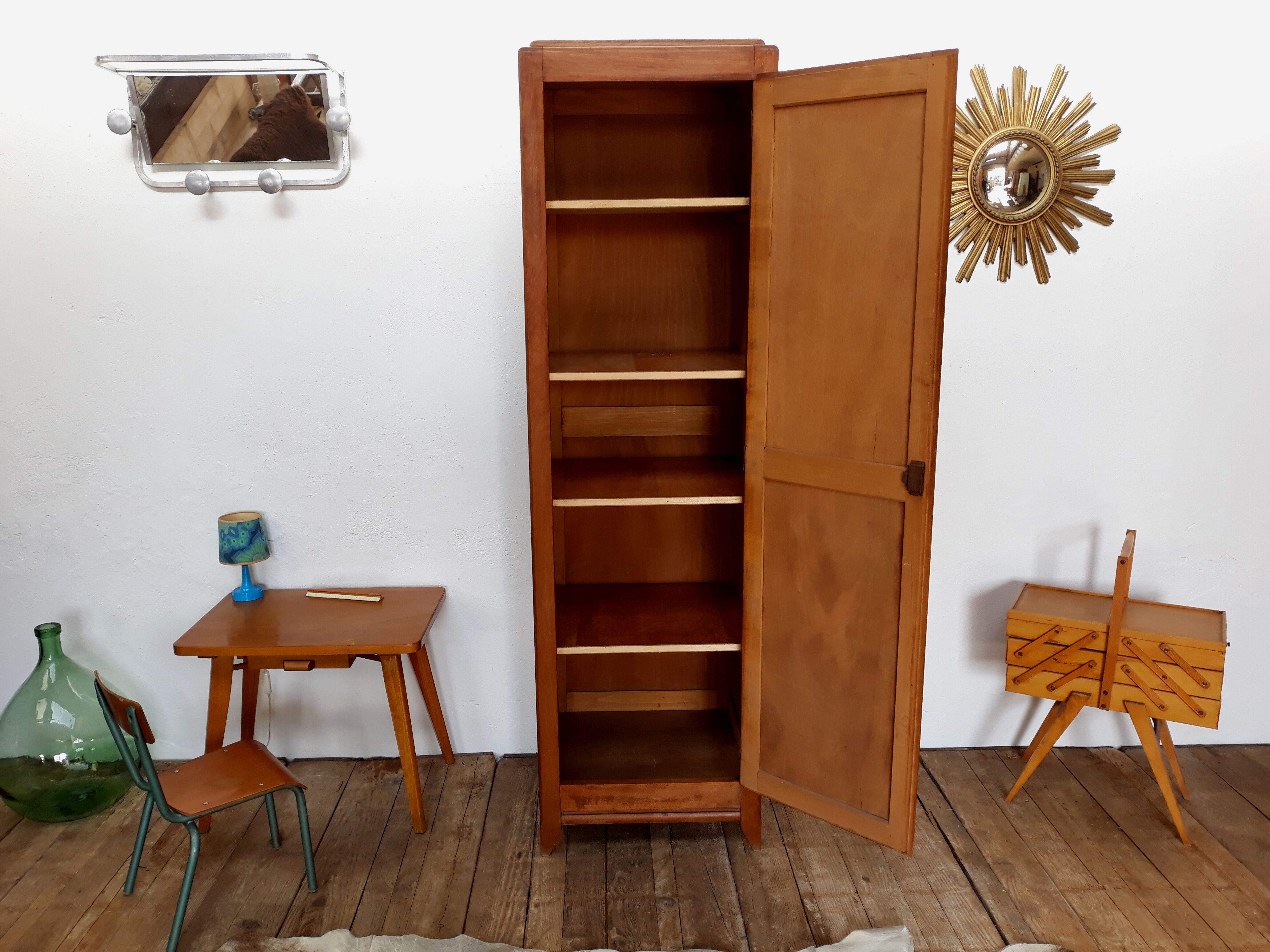 Armoire parisienne vestiaire vintage