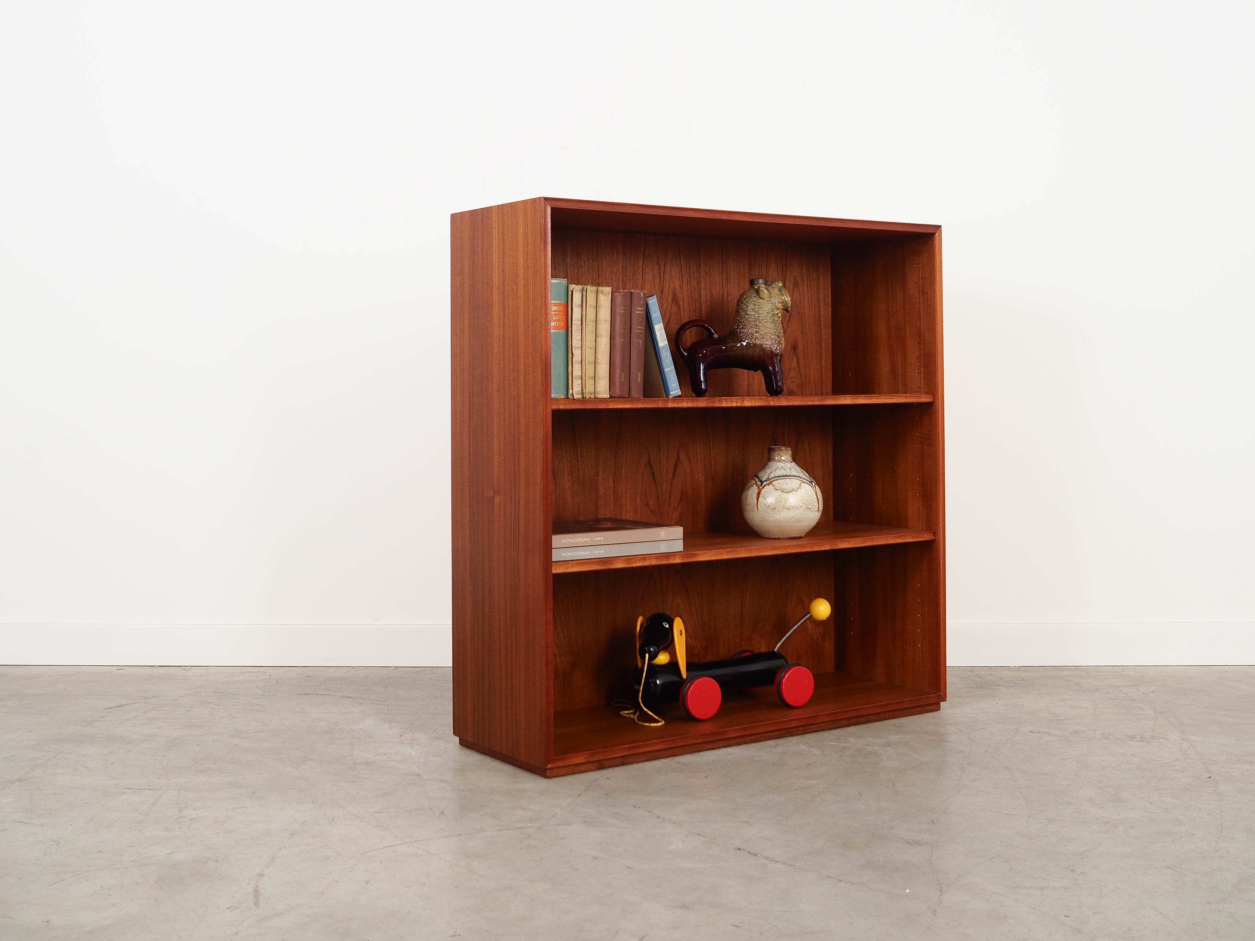 Teak bookcase, German design, 1970s, manufactured by RT Möbel