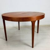 Extendable round table