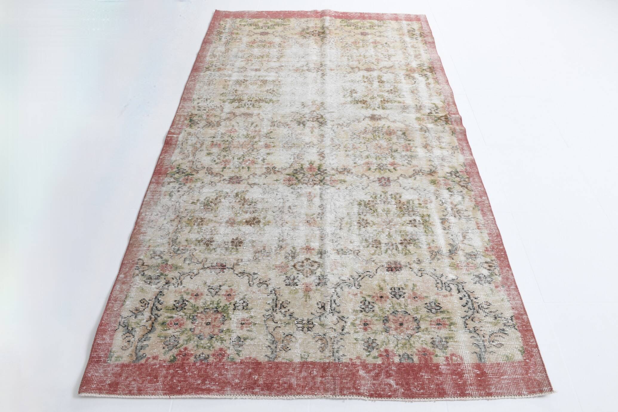 5x8 Pale Red & Cream Floral Pattern Vintage Rug, 144x250Cm