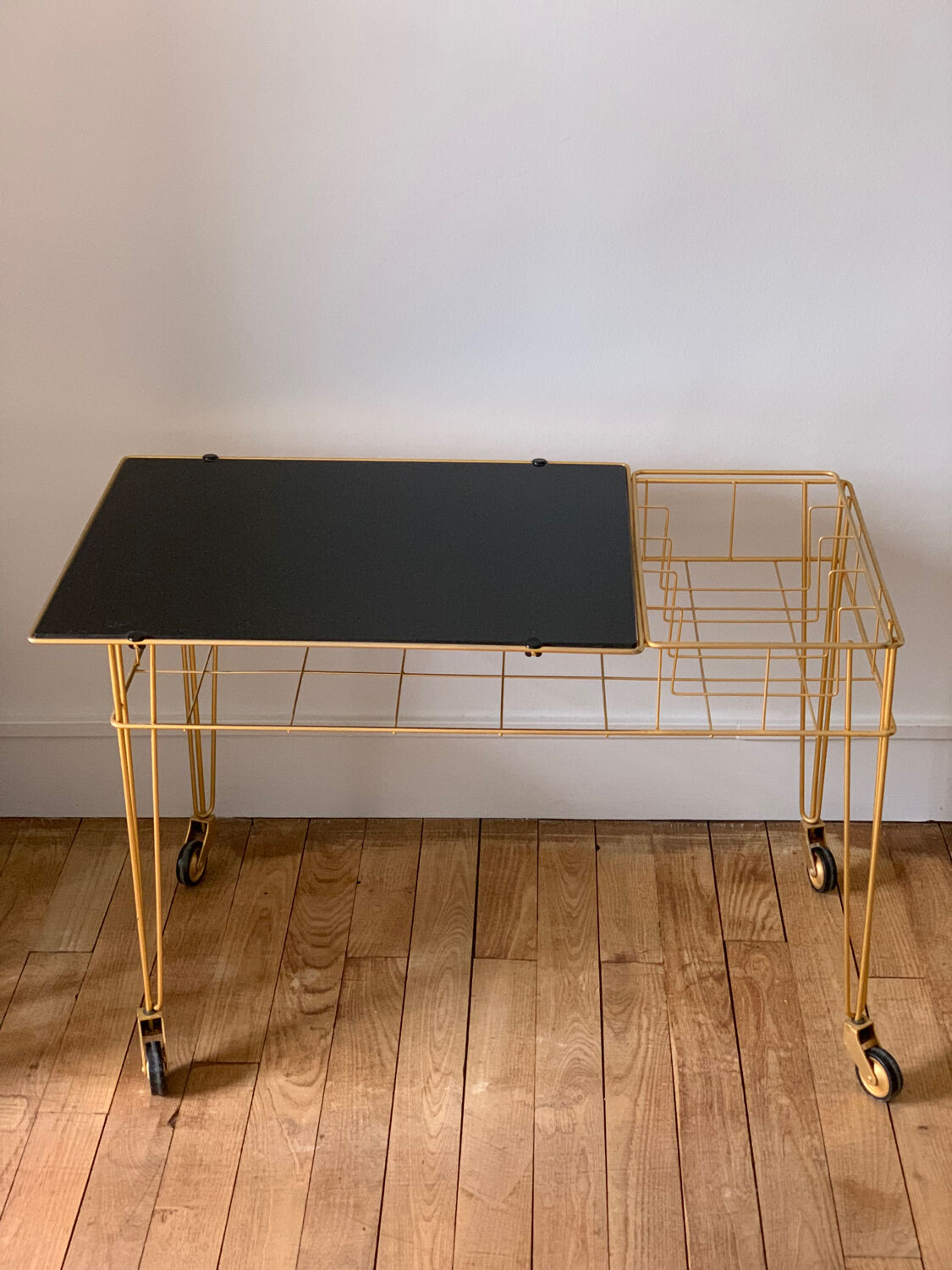 Table desserte vintage sur roulettes