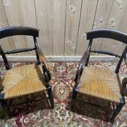 Paire de fauteuils paillés rustiques
