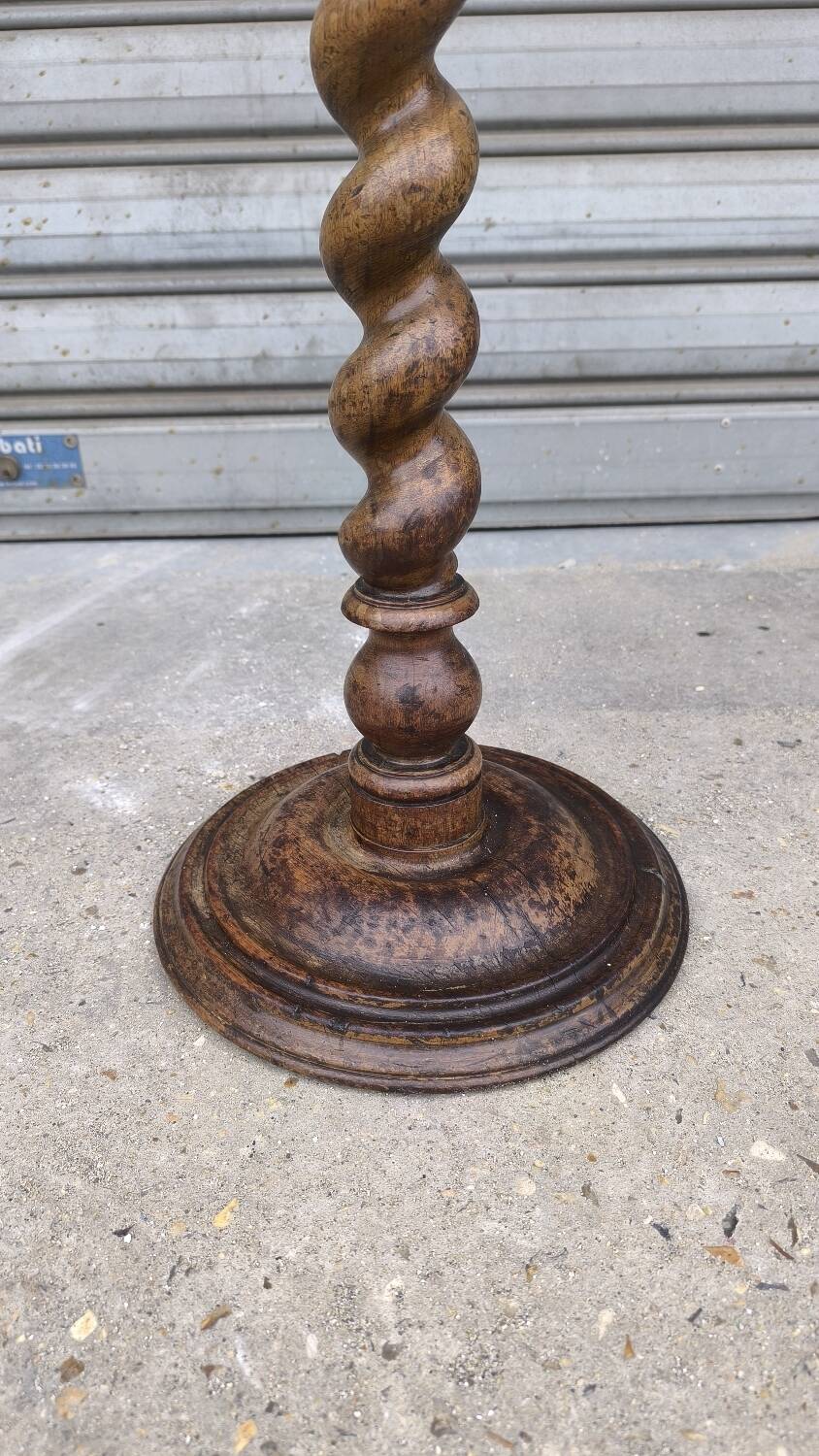 Turned wooden saddle