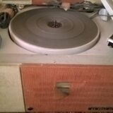Turn disc the voice of his master, and his suitcase