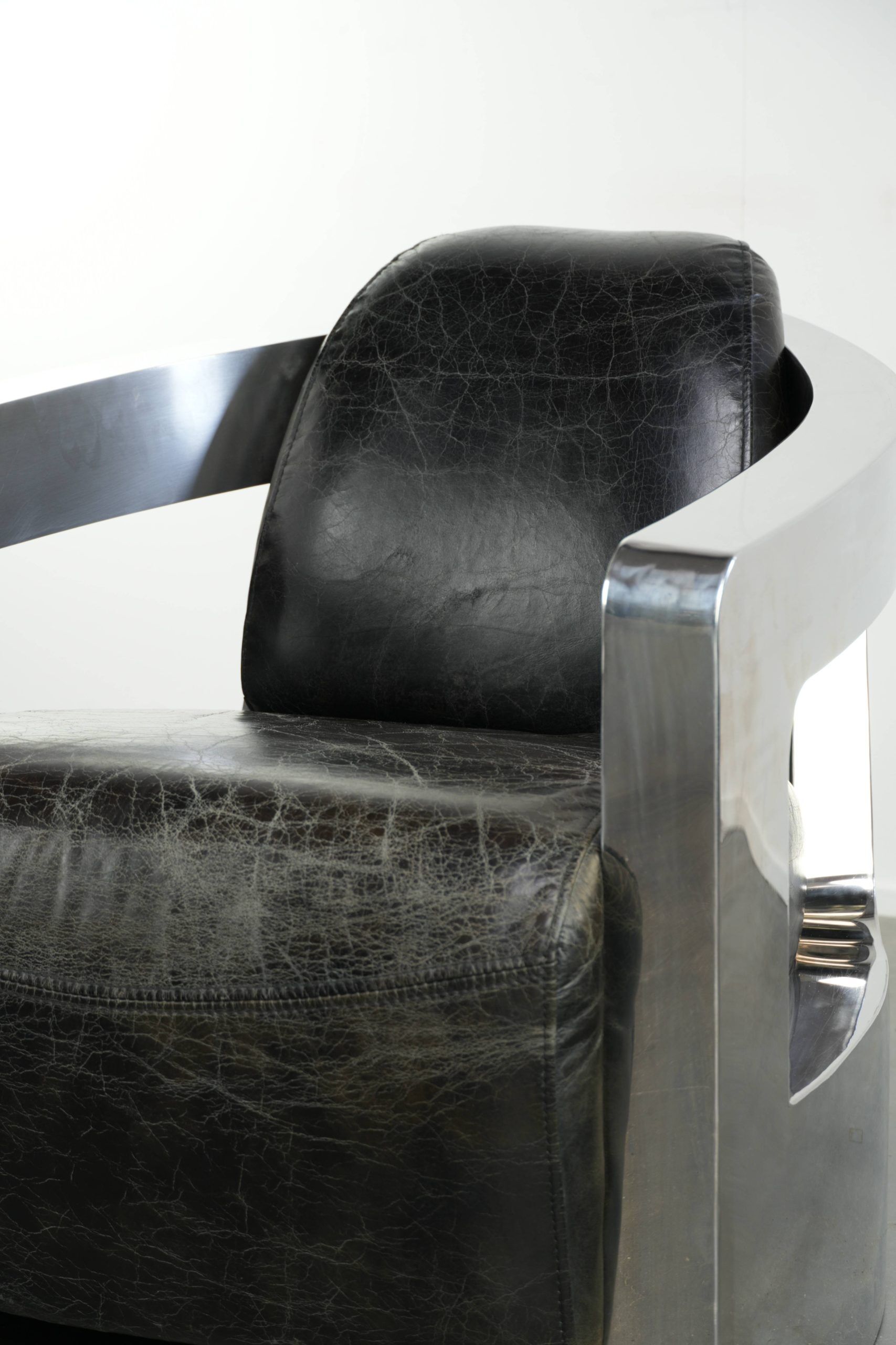 Vintage aviator design armchair in cowhide leather with aluminium