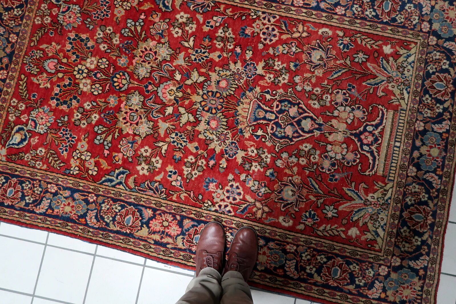 Handmade antique Persian Kashan rug 136cm x 201cm, 1910s