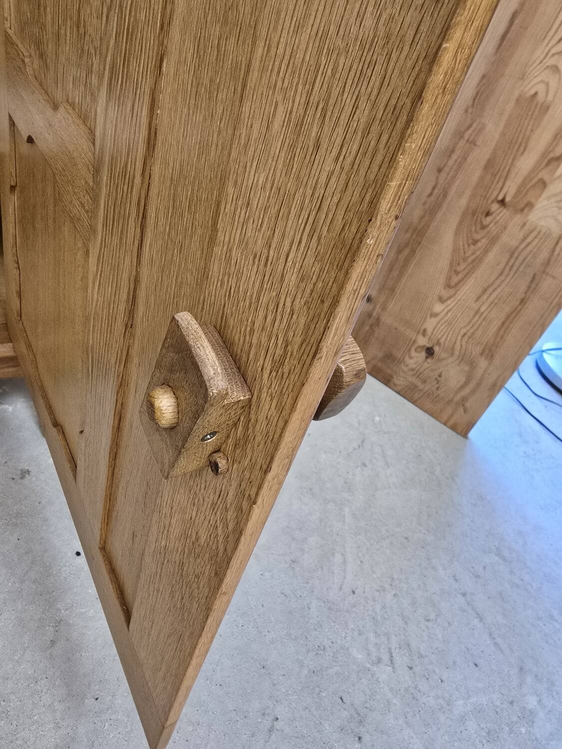 Buffet en chêne 1970 Guillerme et Chambron pour Votre Maison édition Circa