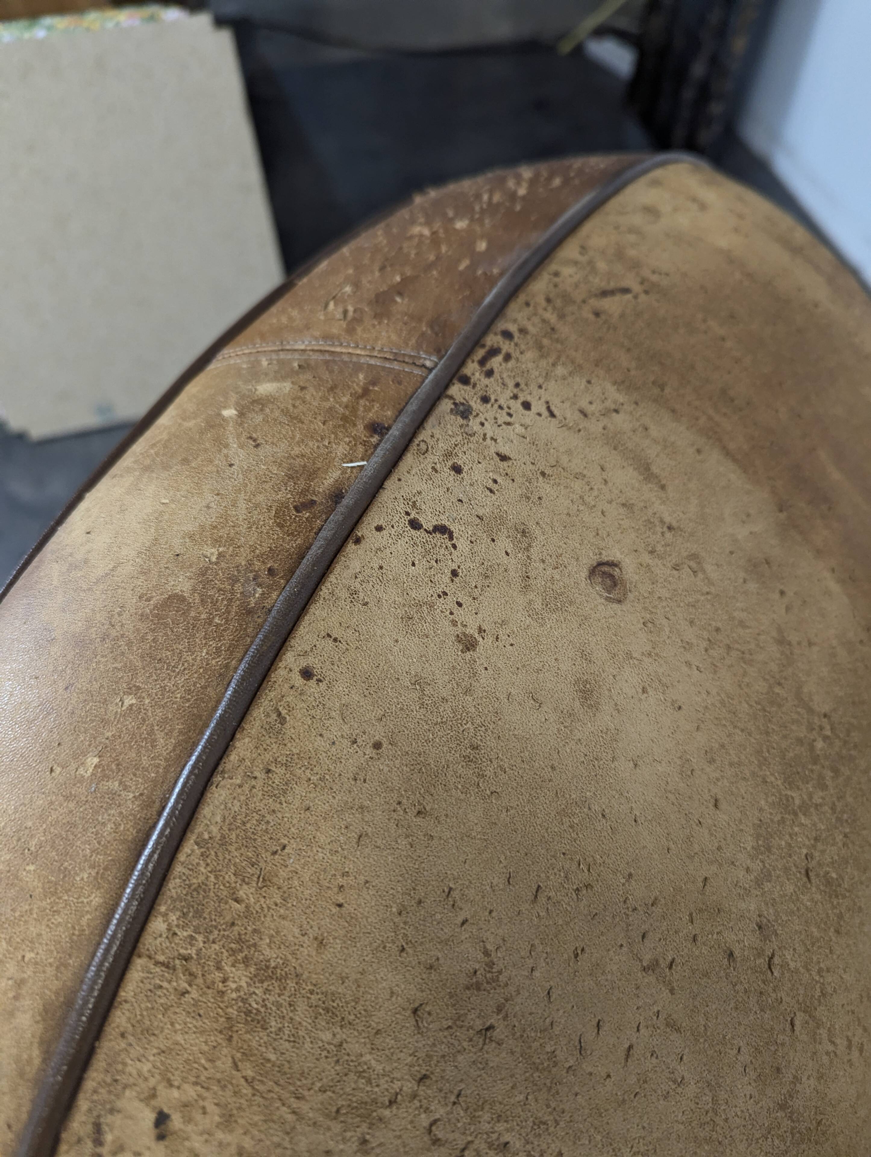 Paire de fauteuils club, années 30