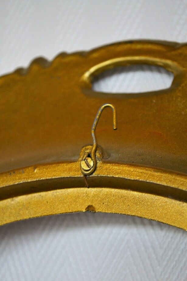 Oval frame in golden resin