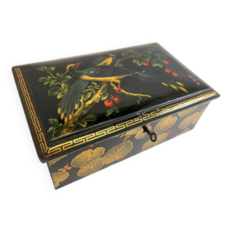 Box in lithographed metal sheet with Japanese decor and key