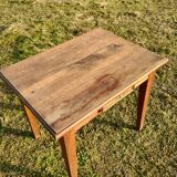 Spindle leg desk