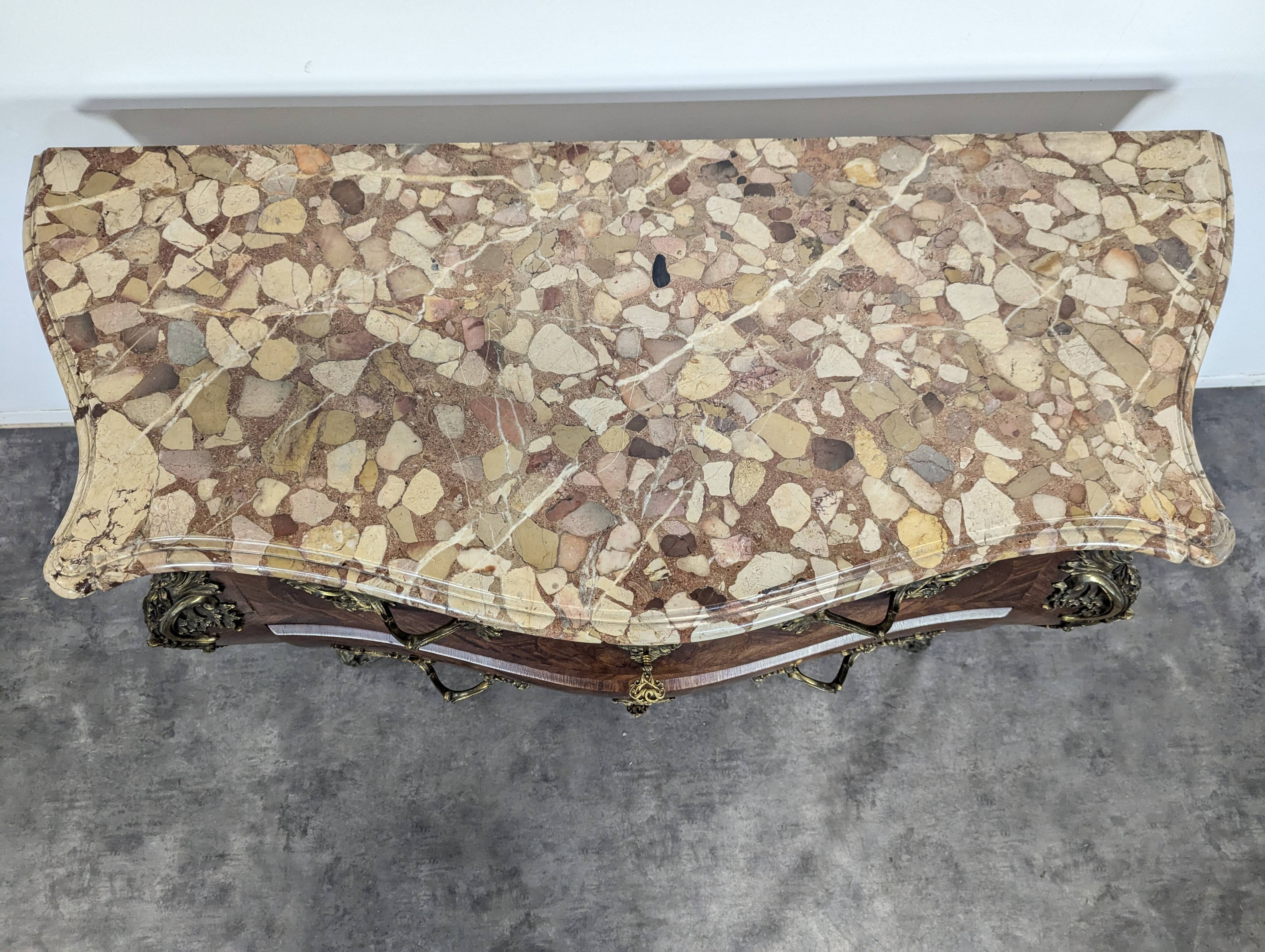 Commode tombeau de style Régence fin XIXème