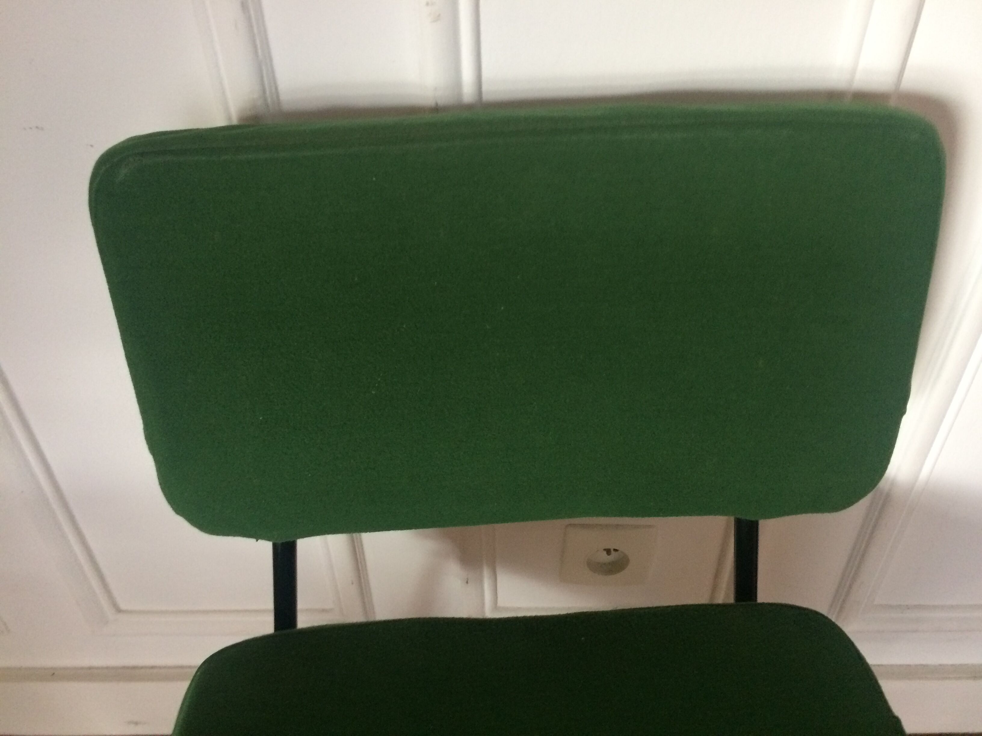 André Simard's chair published by Airborne