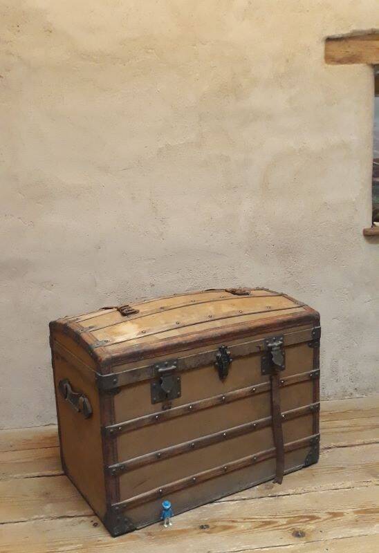 Antique curved transport trunk circa 1900 B.Vinay