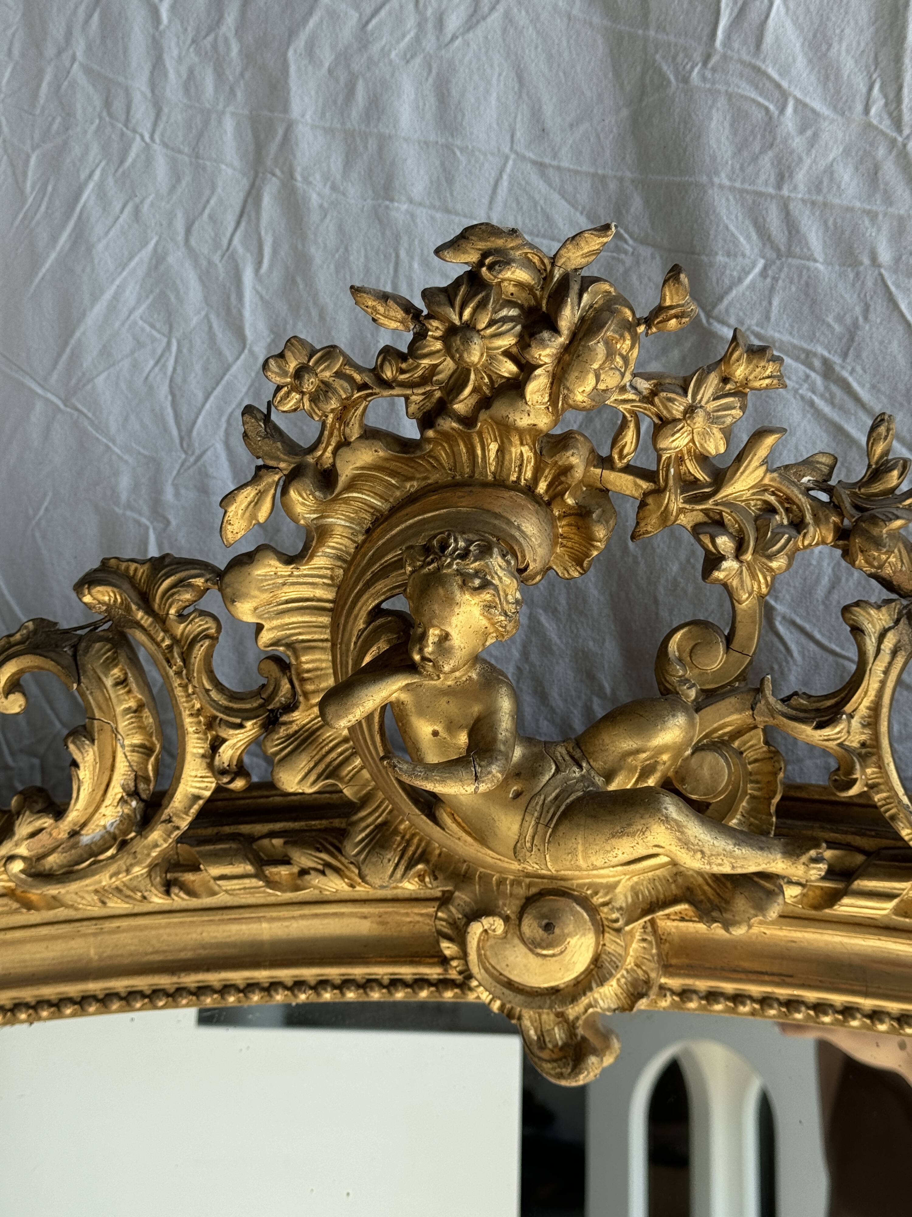 Large gilded mirror with acanthus leaf pediment H150 L98