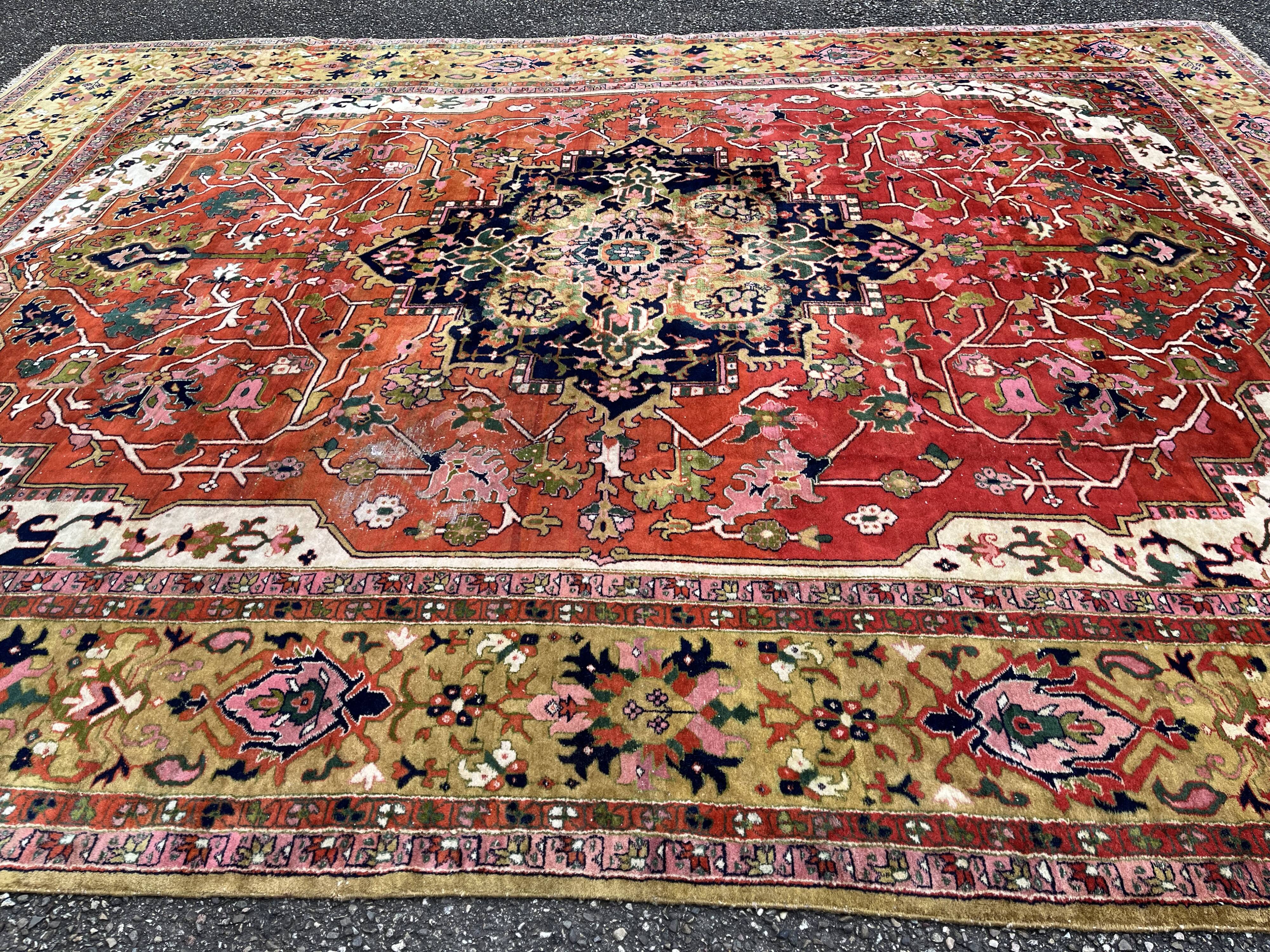 Indo-heriz Serapi Design, Geometric Carpet