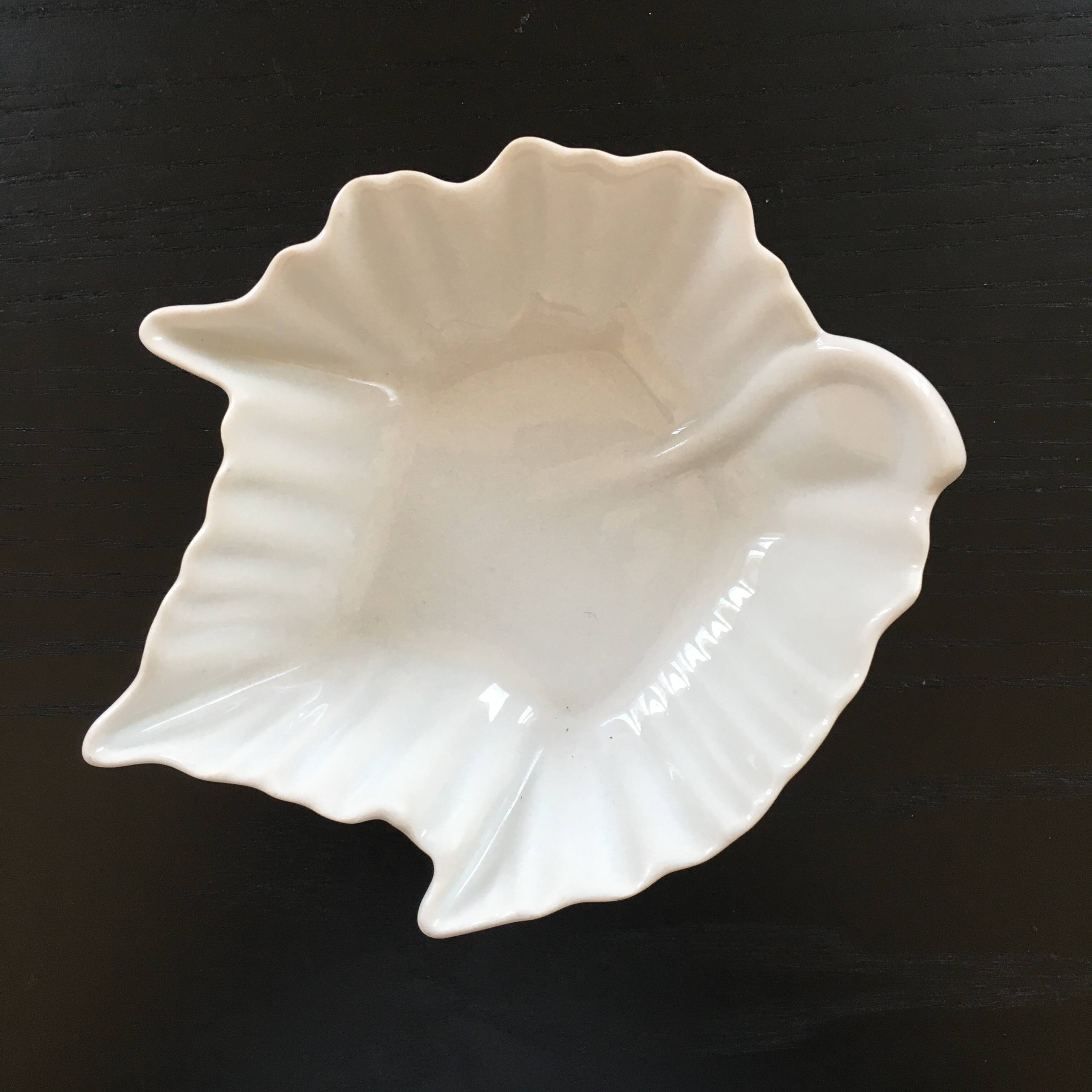 Porcelain leaf emptier