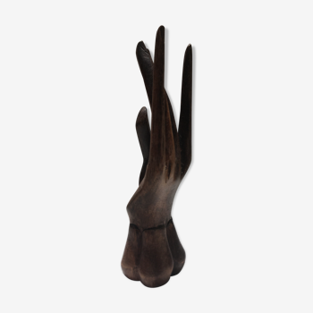 Wooden hand-shaped baguier