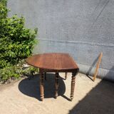 Round folding table