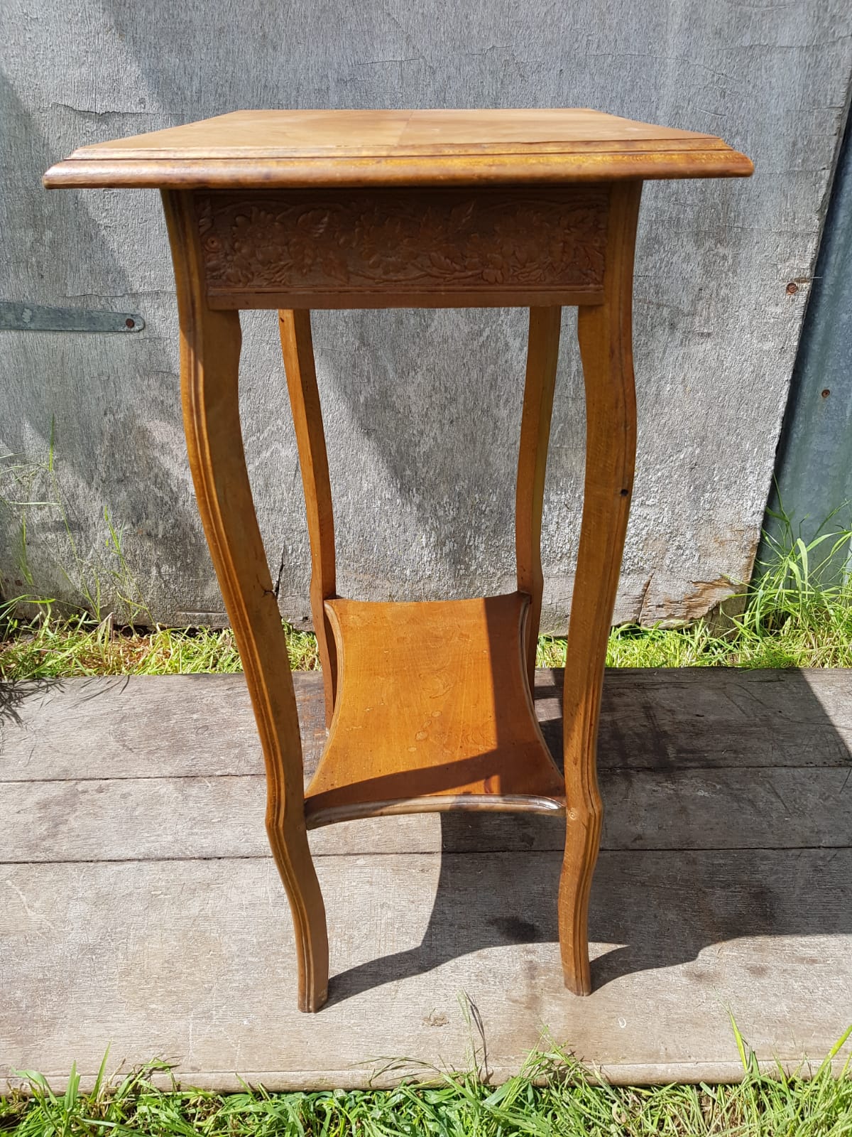 Old sellette sculpted frieze & wood drawer feet curved