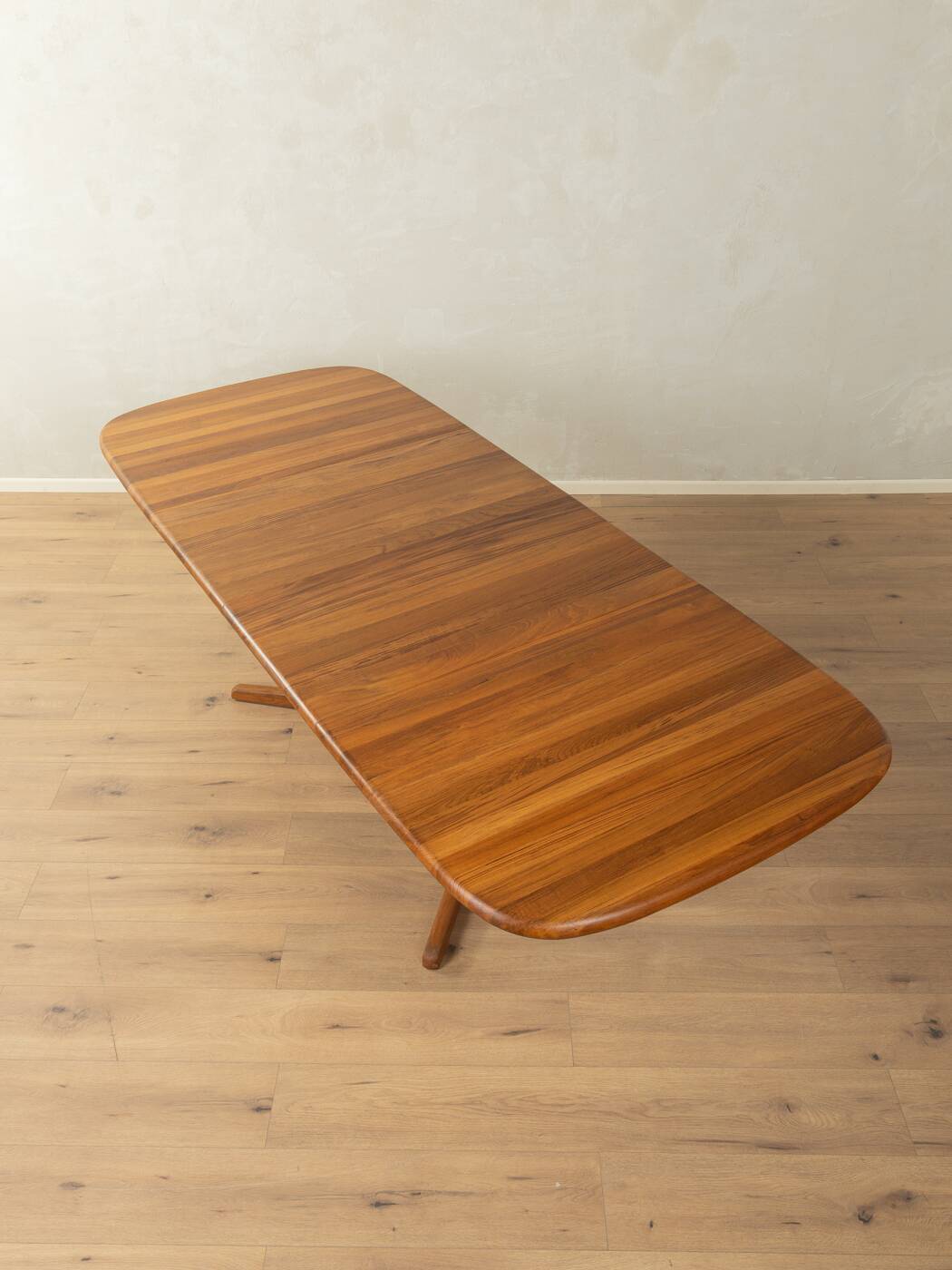 Glostrup dining table, 1980s, solid teak, by Johs. Kristoffersen & Søn, with two extension leaves